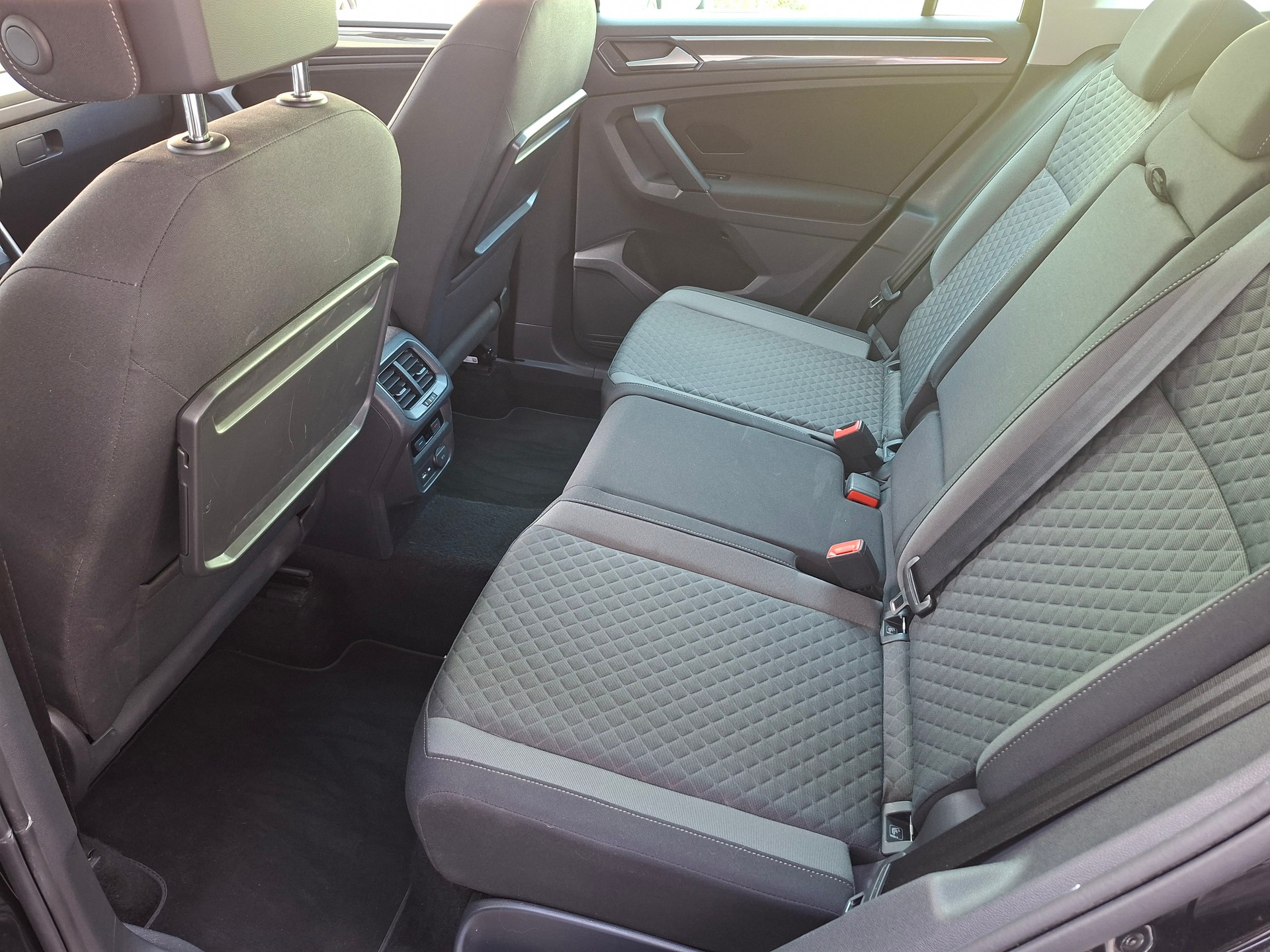 VW Tiguan 2.0 TDI SCR Comfortline 4Motion-image-9