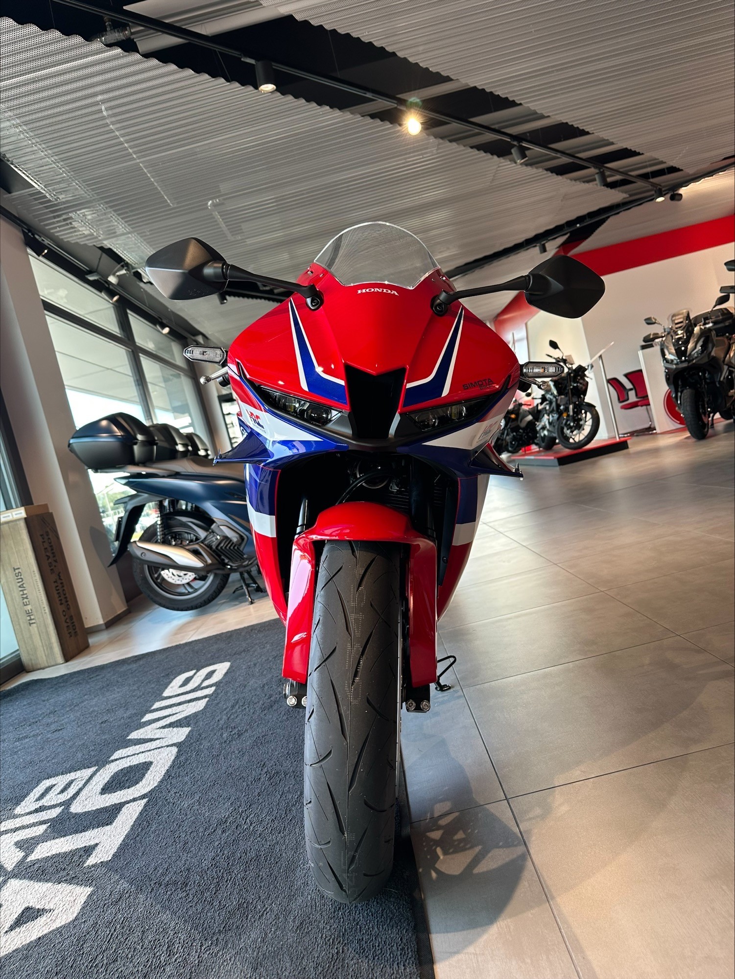 HONDA CBR 600 RR-showroom-element-1
