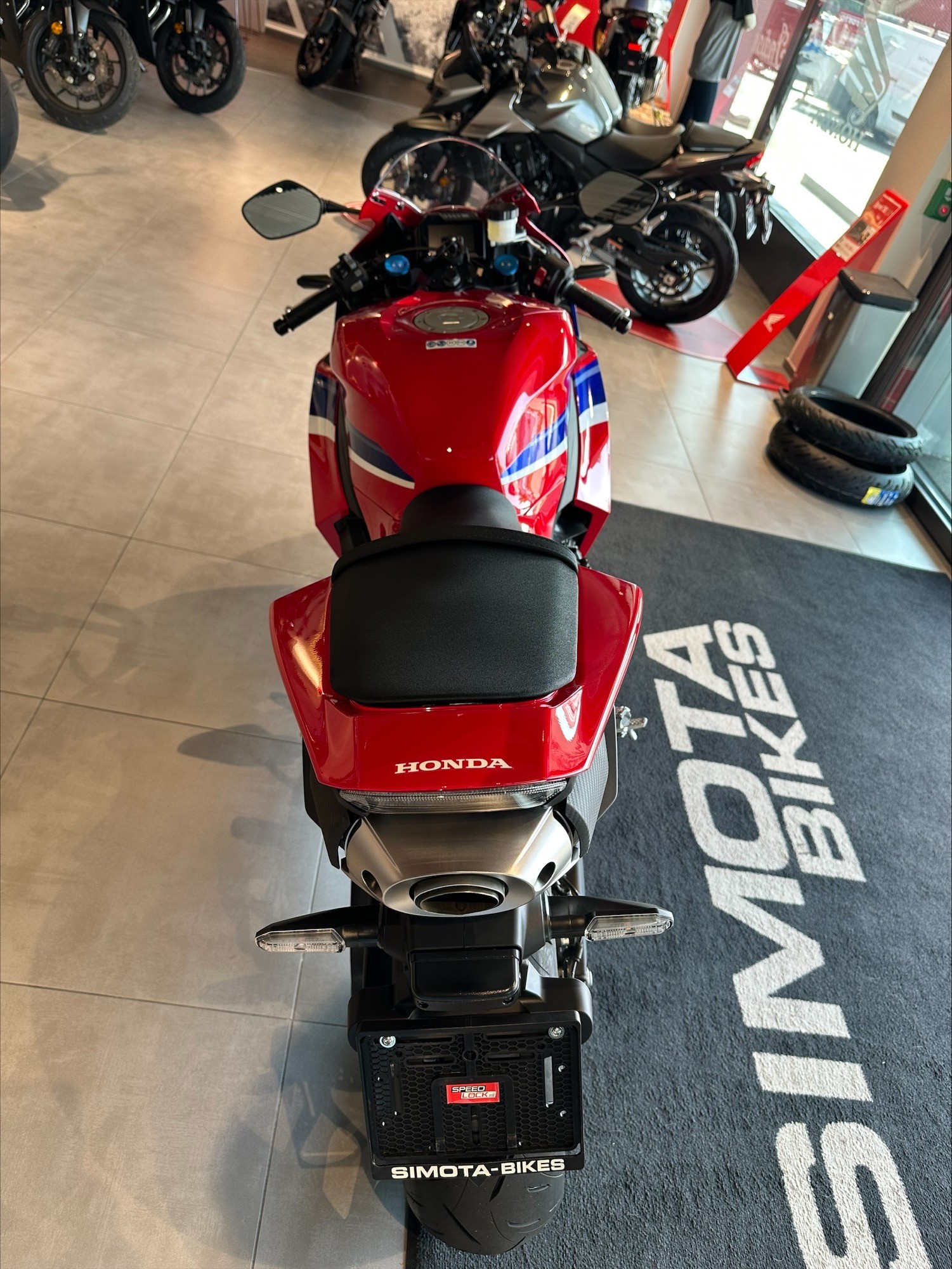 HONDA CBR 600 RR-showroom-element-2