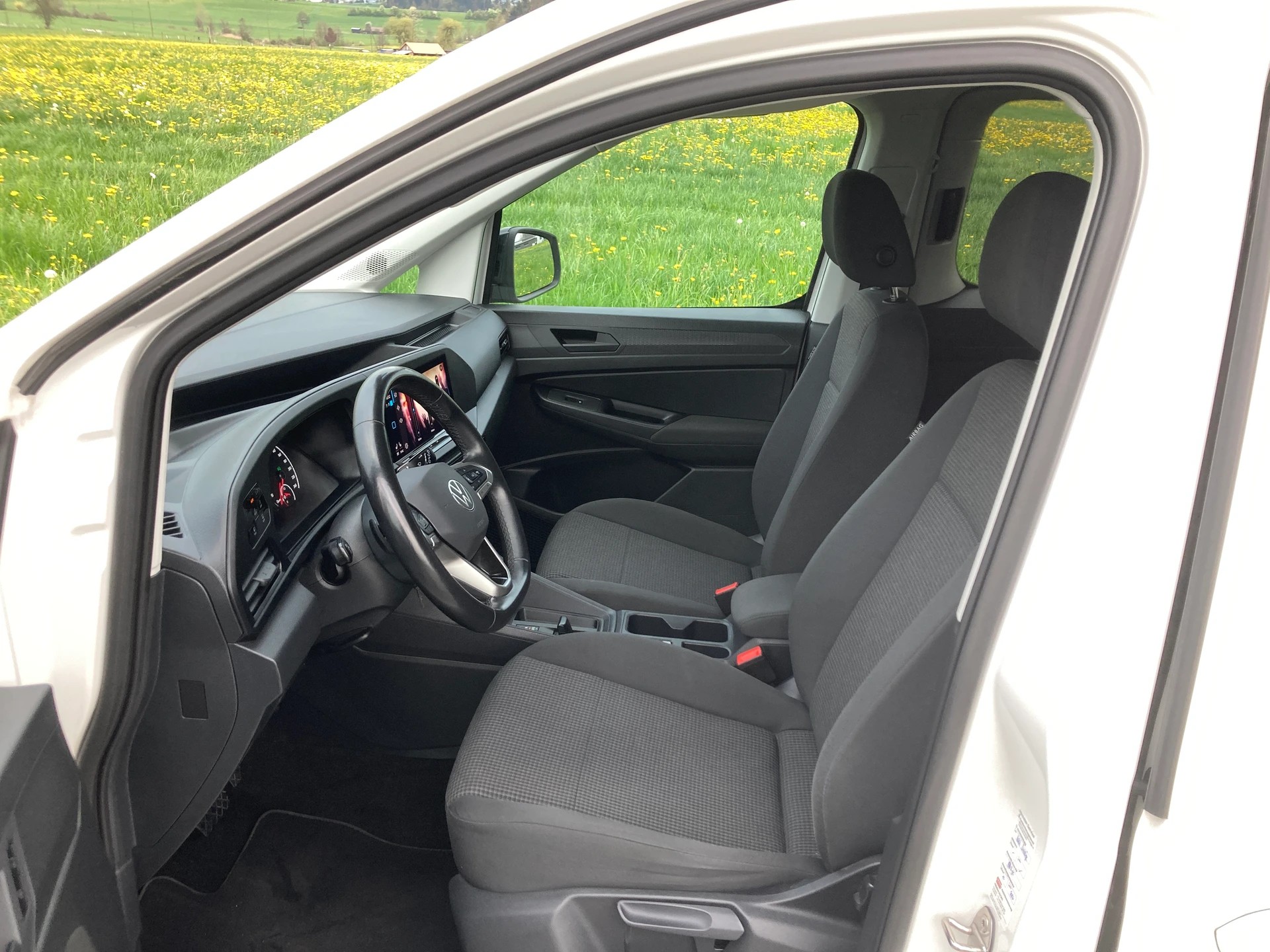 VW Caddy 2.0 TDI Liberty DSG mit Anhängerkupplung-image-8