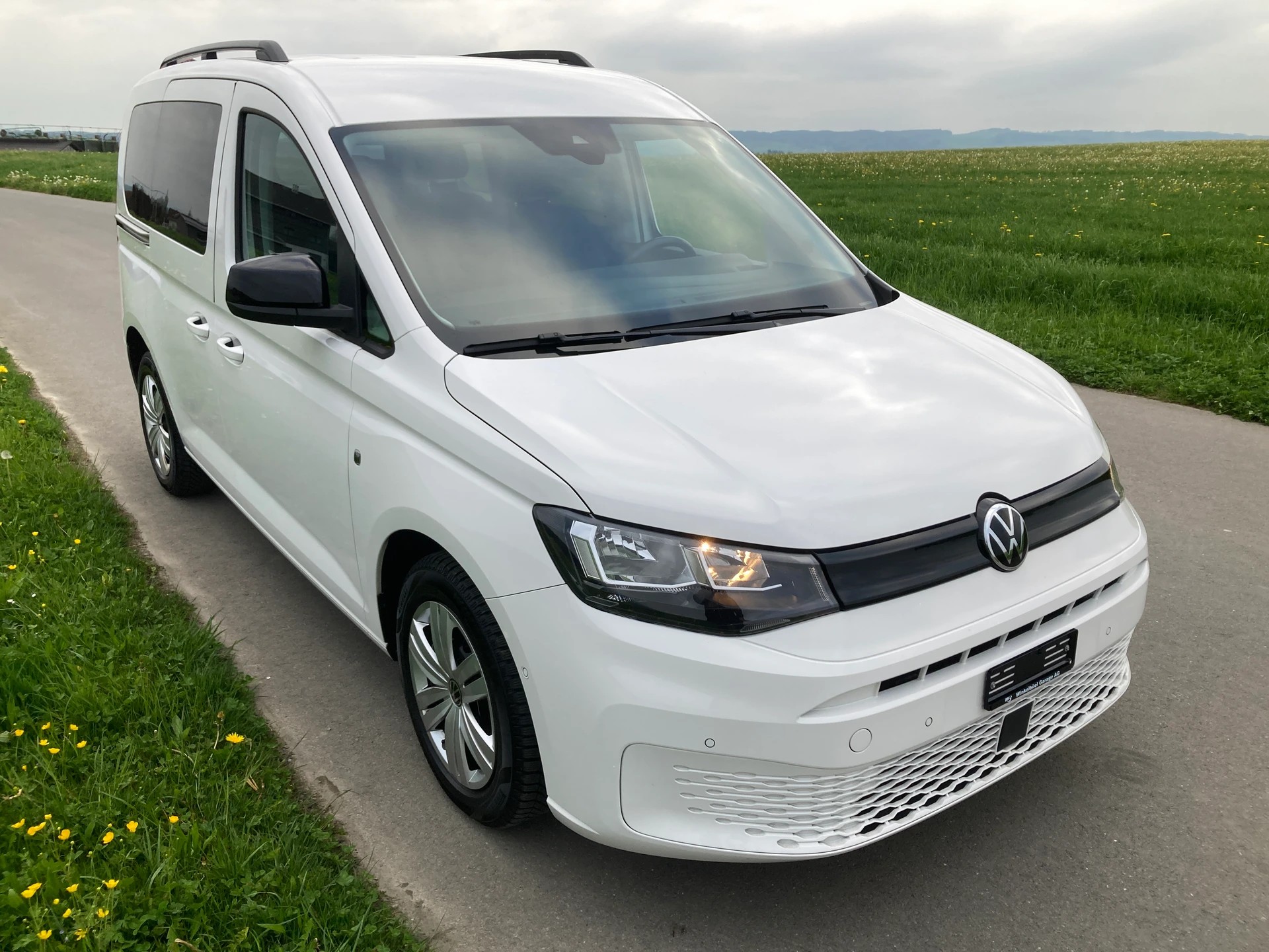 VW Caddy 2.0 TDI Liberty DSG mit Anhängerkupplung-image-1