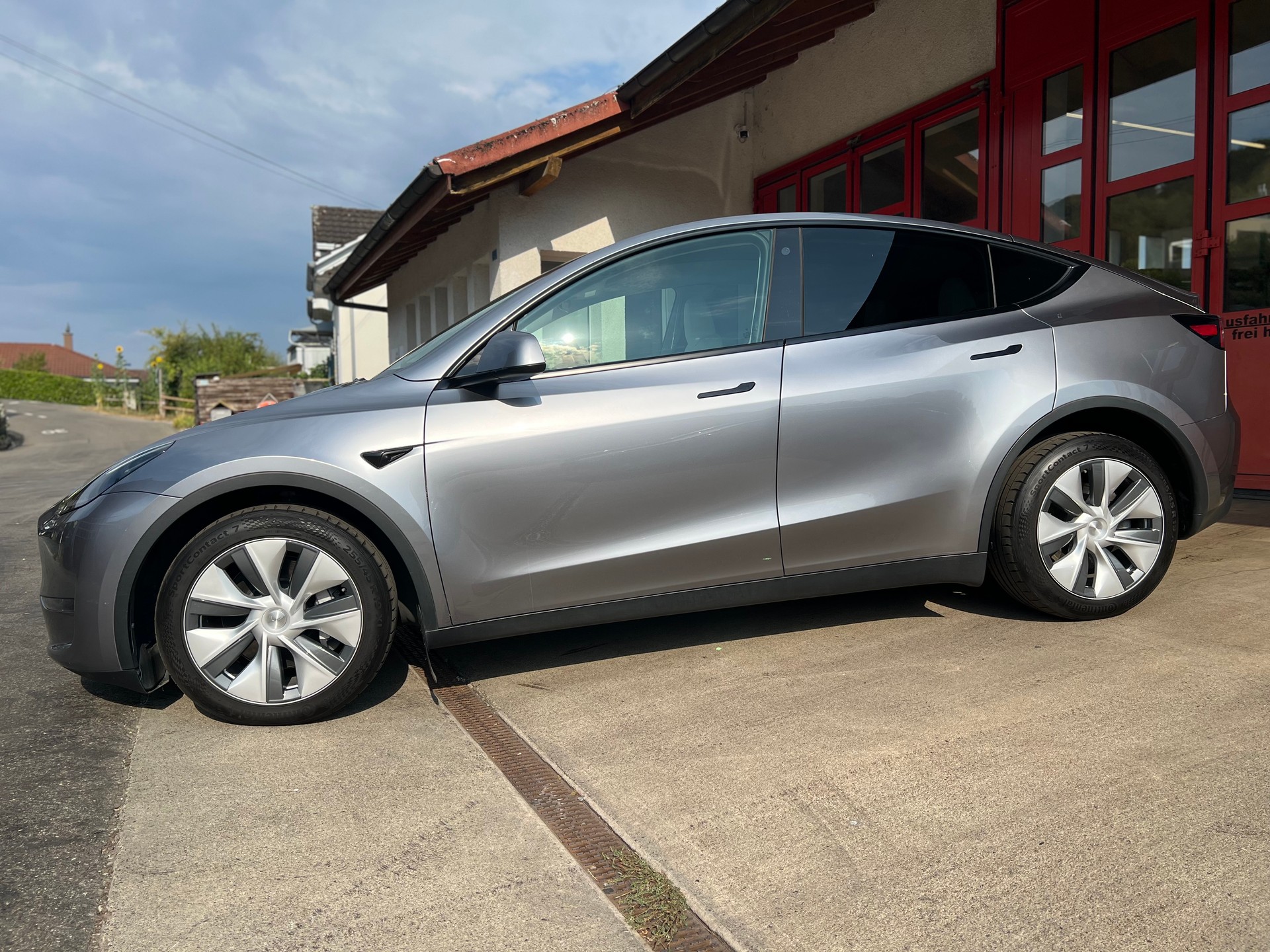 TESLA Model Y Long Range // SoH 94%-image-2