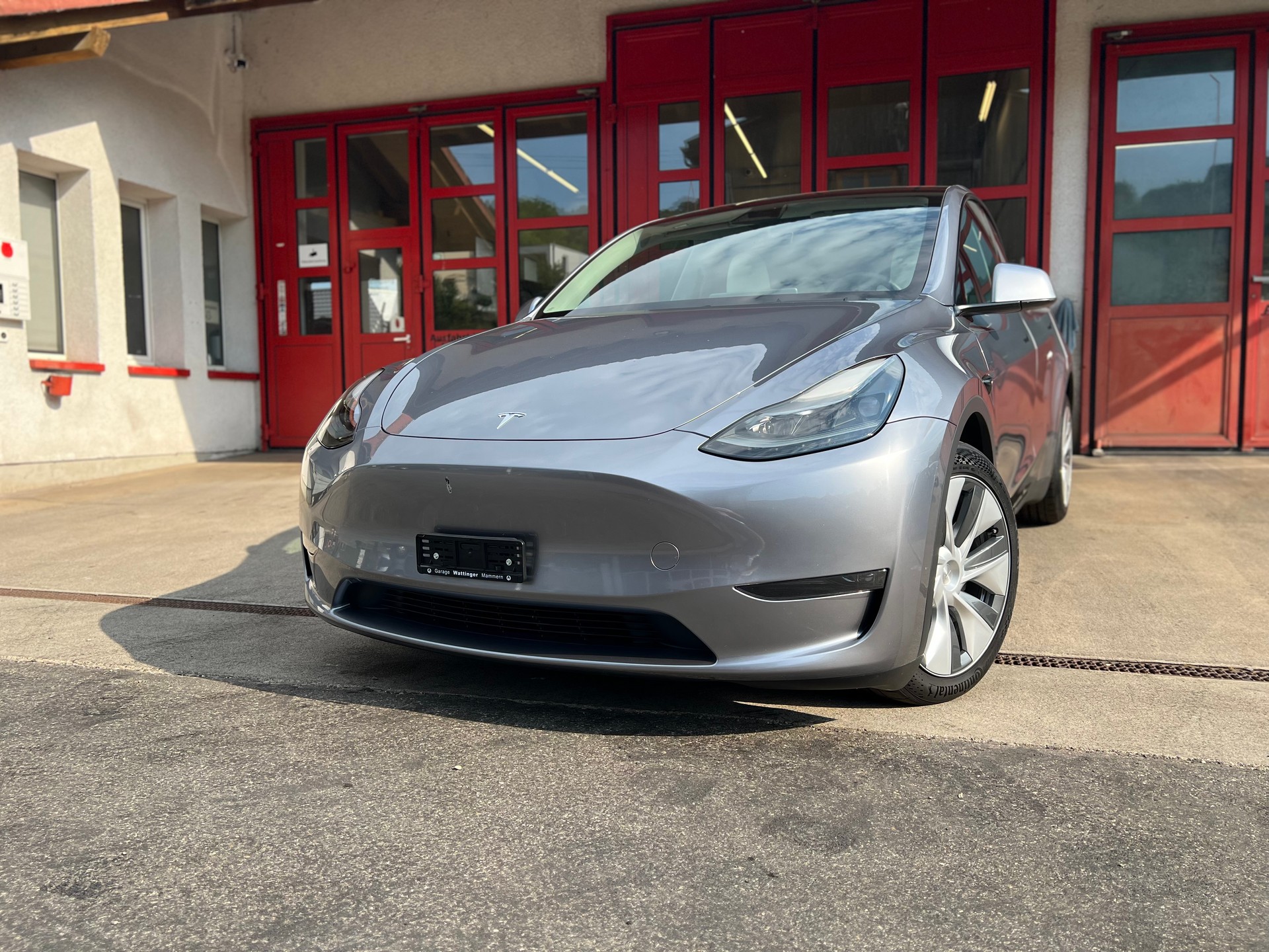 TESLA Model Y Long Range // SoH 94%-image-0