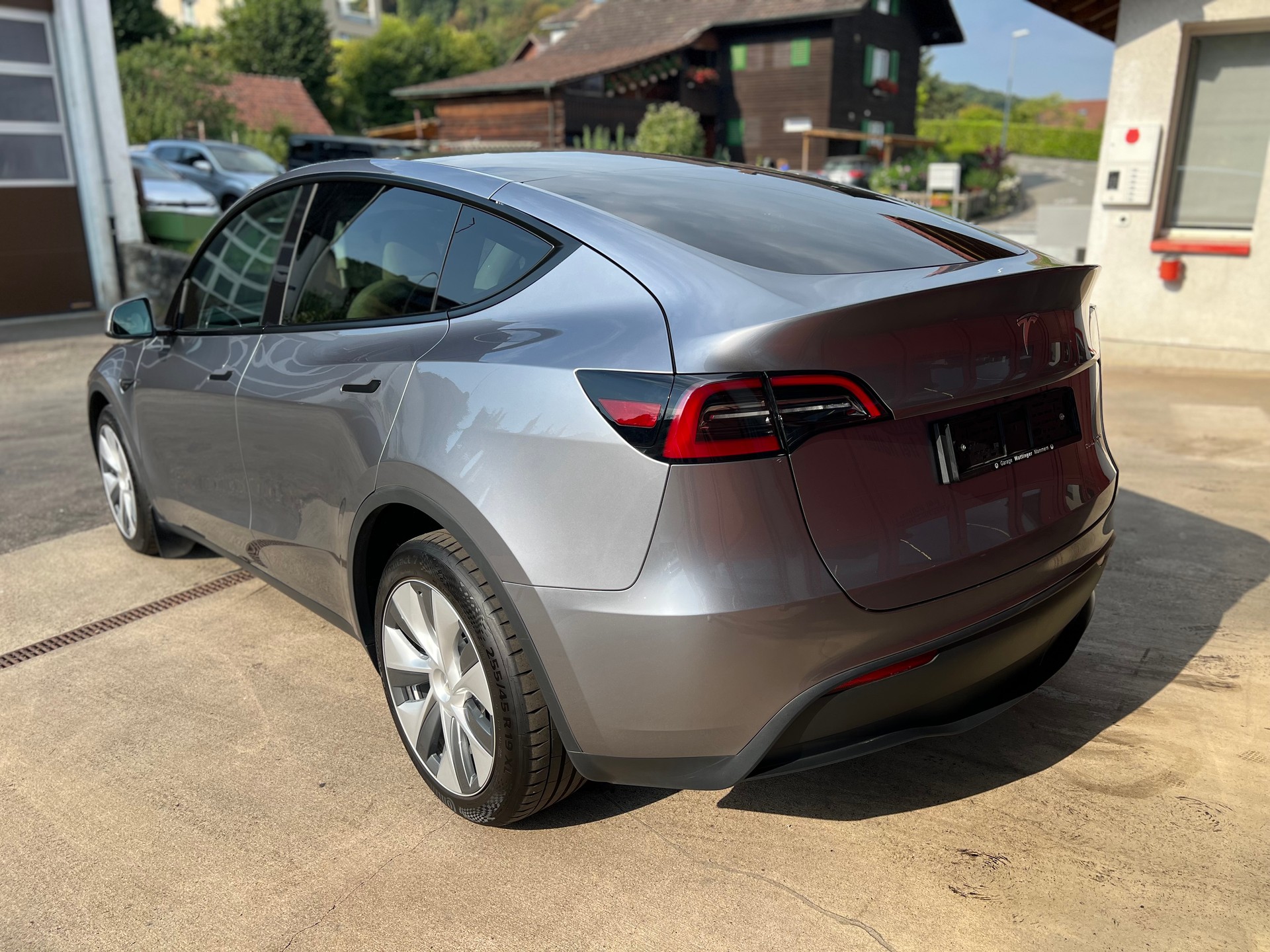 TESLA Model Y Long Range // SoH 94%-image-4