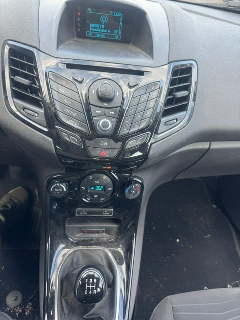 FORD Fiesta 1.0 SCTi Titanium-image-10
