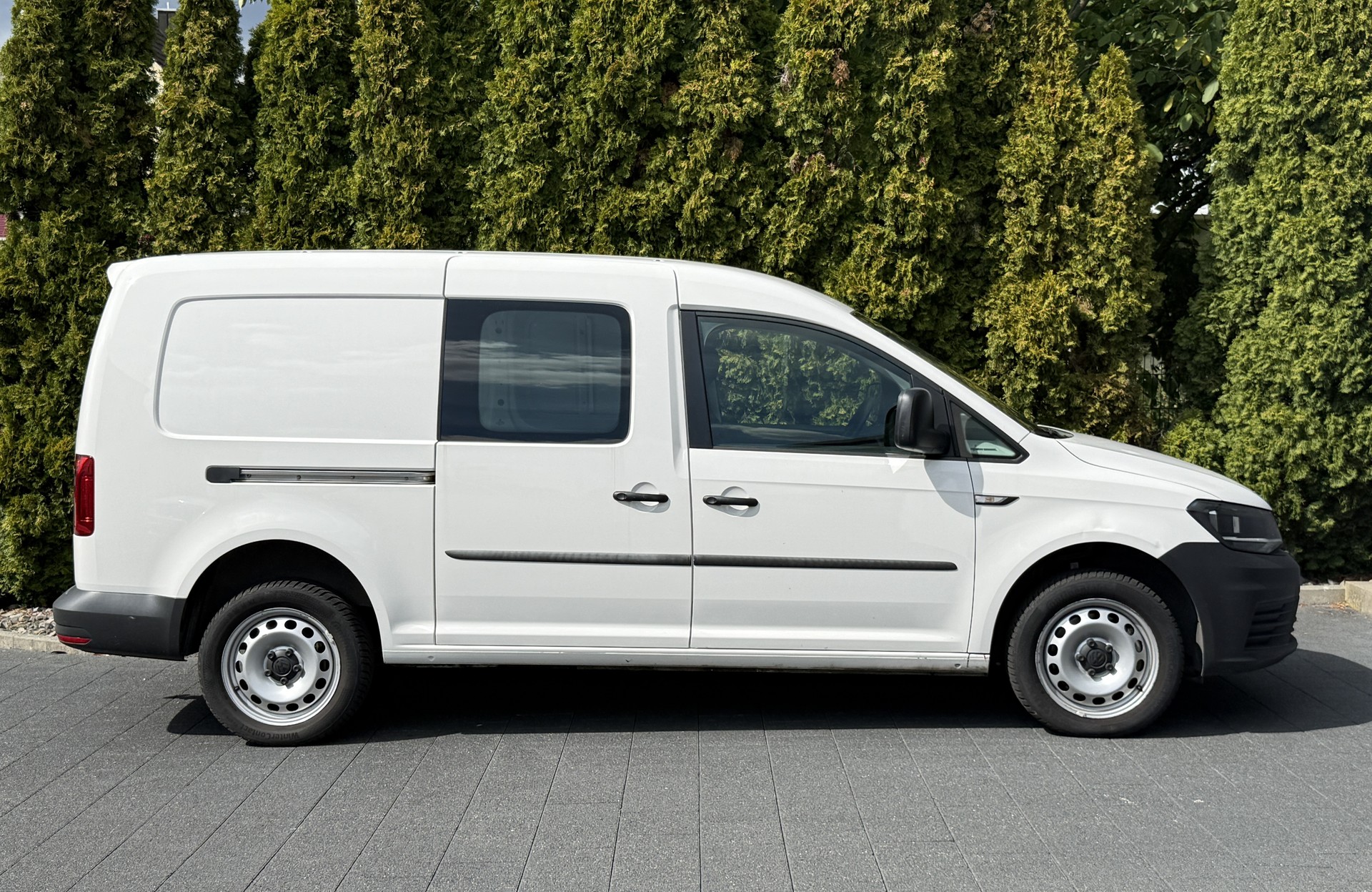 VW Caddy Maxi 2.0TDI 4Motion DSG / Anhängerkupplung-image-9