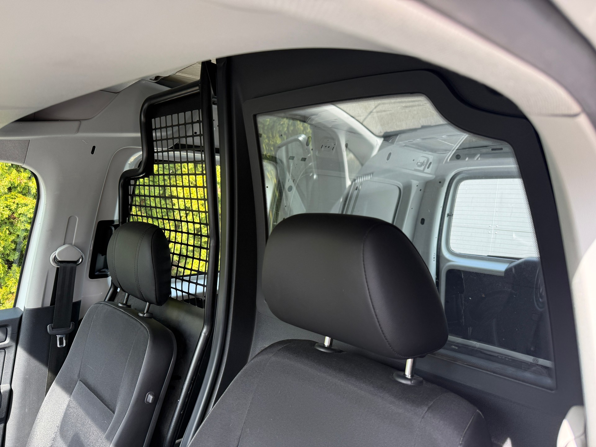 VW Caddy Maxi 2.0TDI 4Motion DSG / Anhängerkupplung-image-20