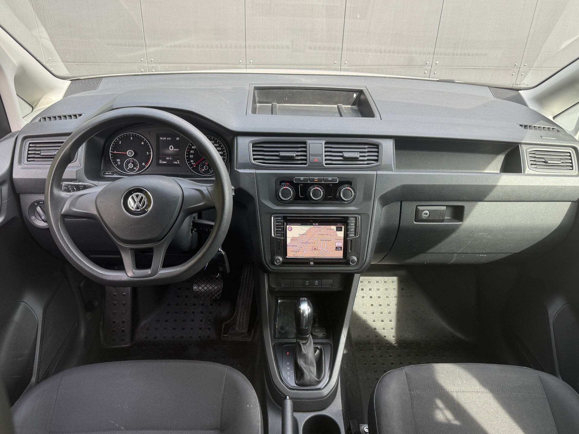 VW Caddy Maxi 2.0TDI 4Motion DSG / Anhängerkupplung-image-22