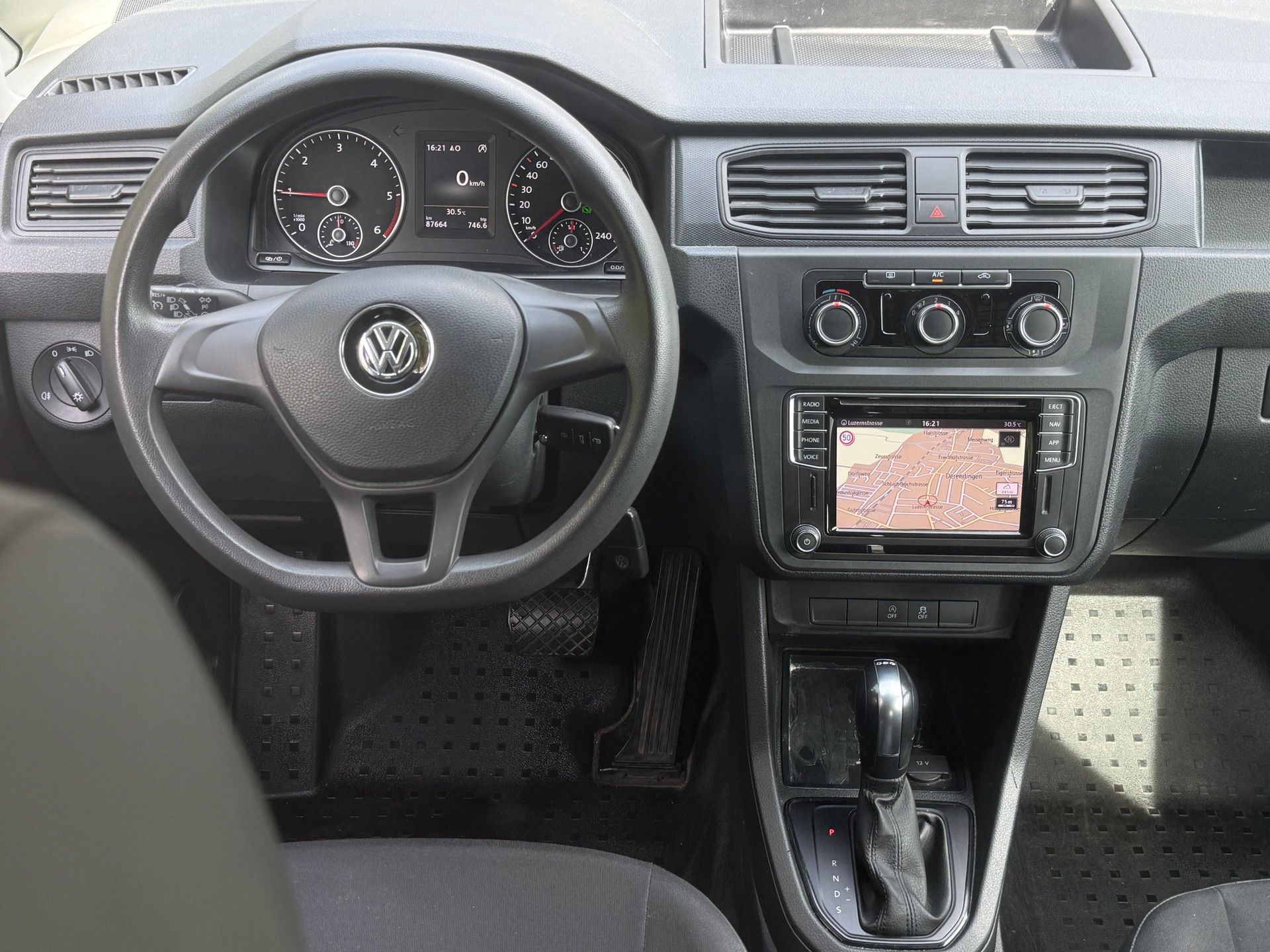 VW Caddy Maxi 2.0TDI 4Motion DSG / Anhängerkupplung-image-29