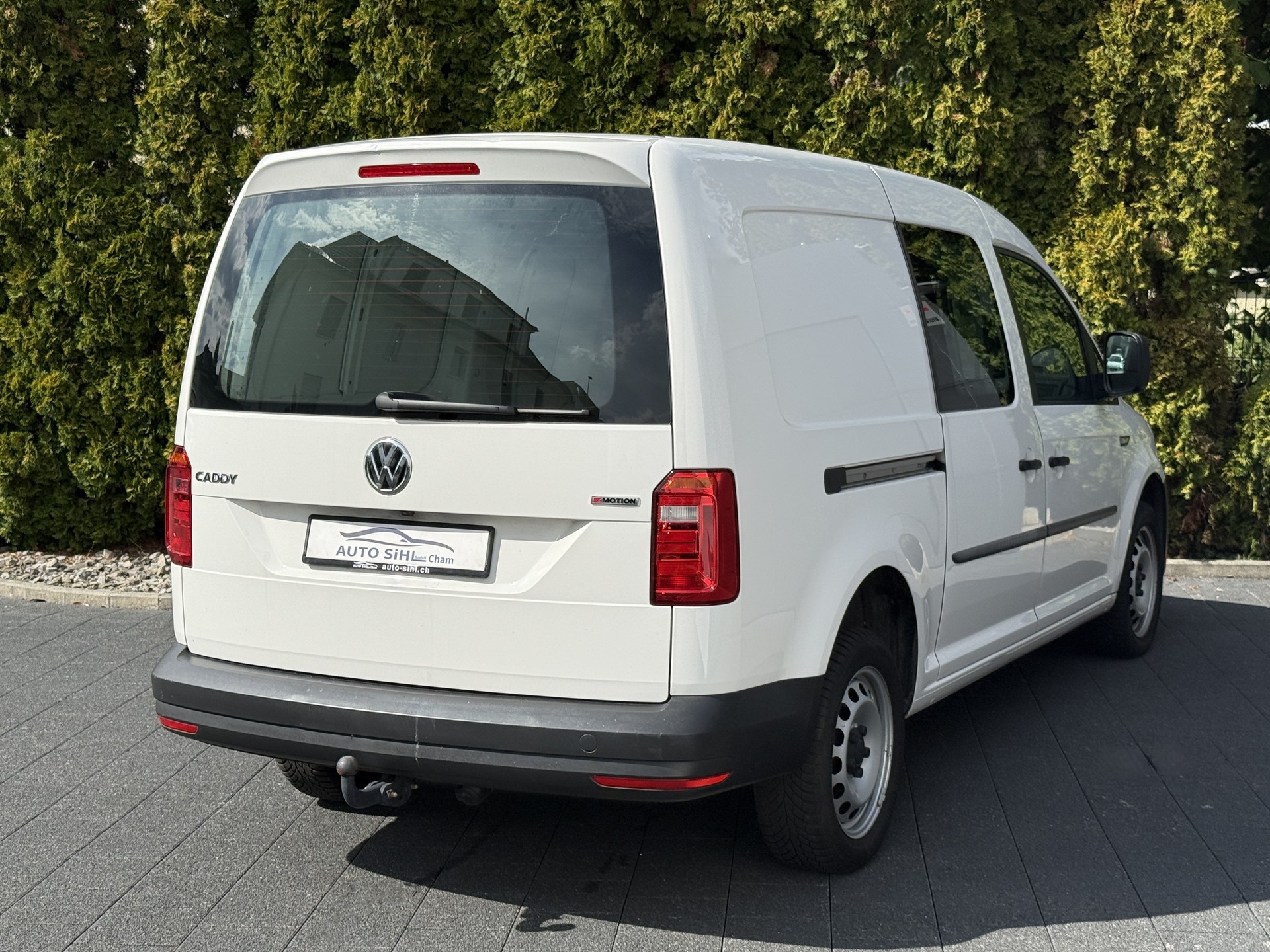 VW Caddy Maxi 2.0TDI 4Motion DSG / Anhängerkupplung-image-17