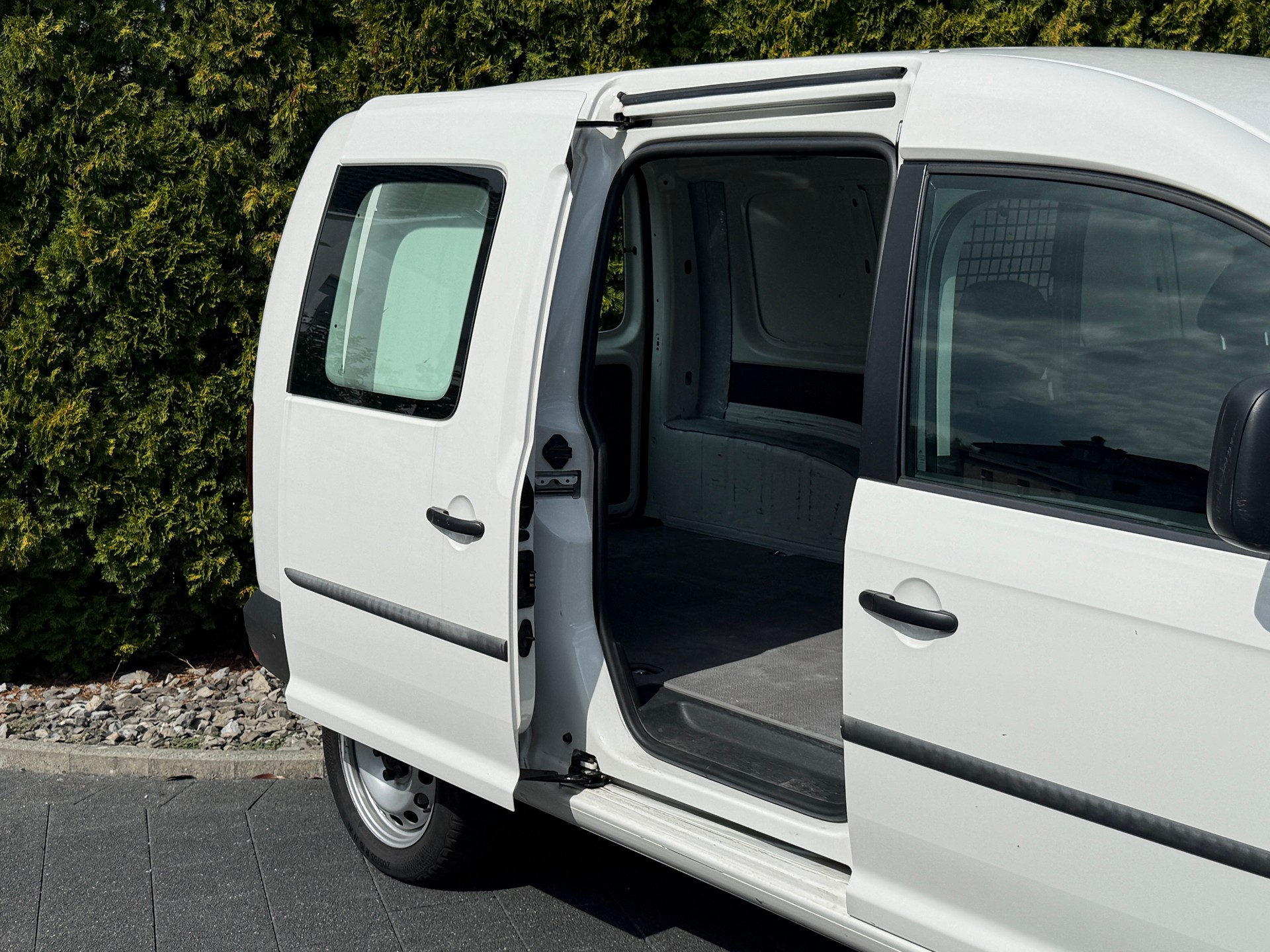 VW Caddy Maxi 2.0TDI 4Motion DSG / Anhängerkupplung-image-3
