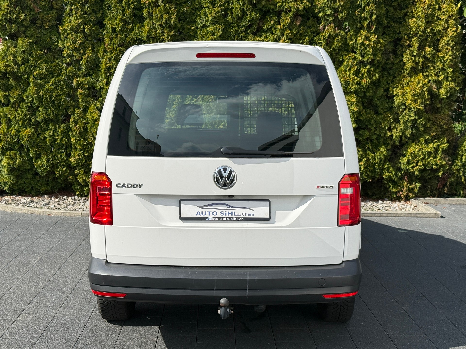 VW Caddy Maxi 2.0TDI 4Motion DSG / Anhängerkupplung-image-16