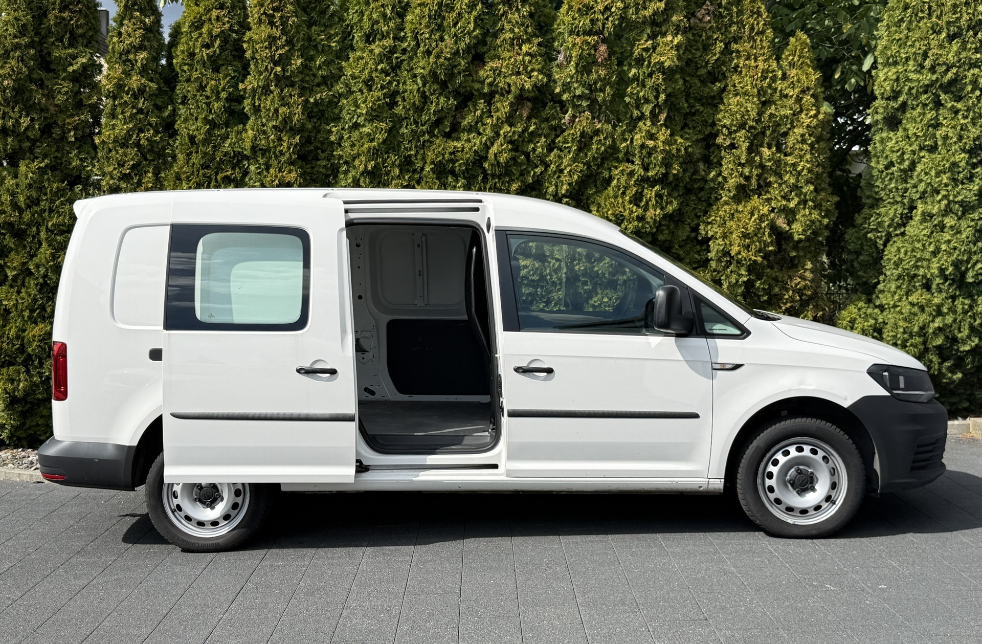 VW Caddy Maxi 2.0TDI 4Motion DSG / Anhängerkupplung-image-10