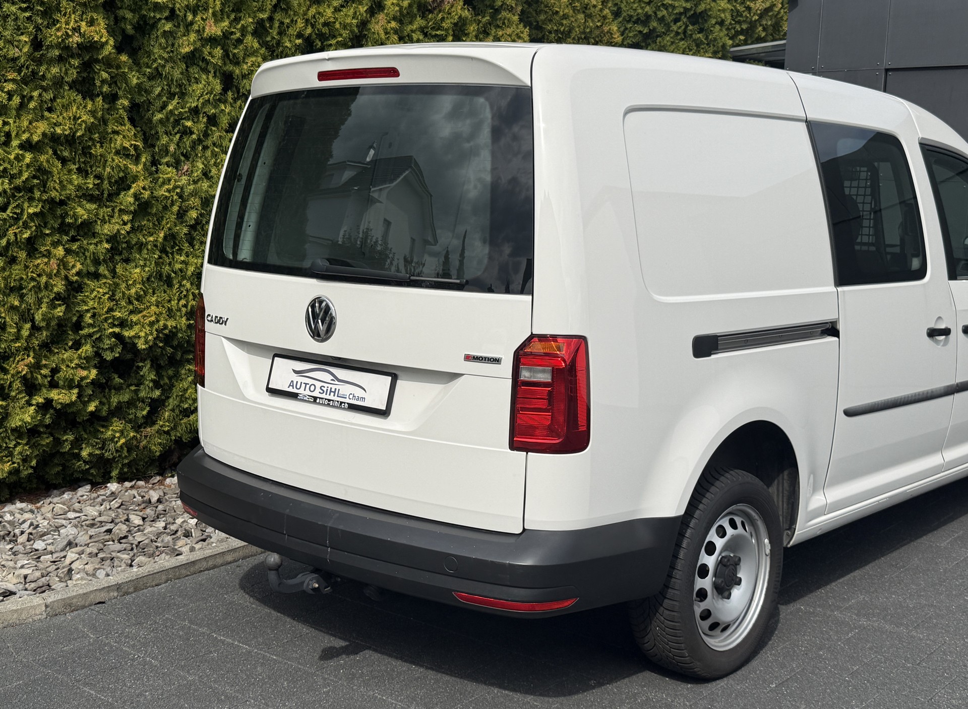 VW Caddy Maxi 2.0TDI 4Motion DSG / Anhängerkupplung-image-13