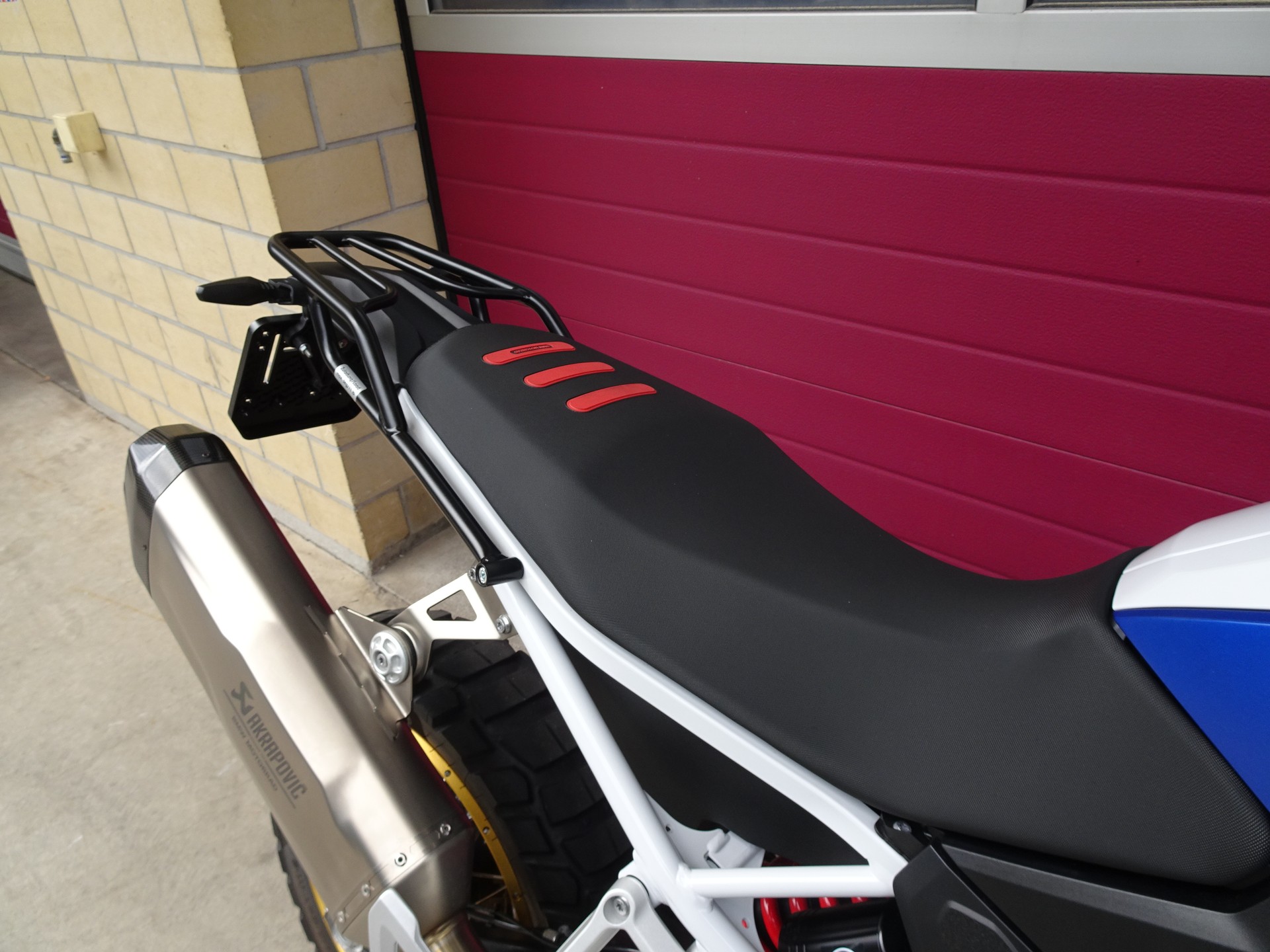 BMW F 900 GS-image-6