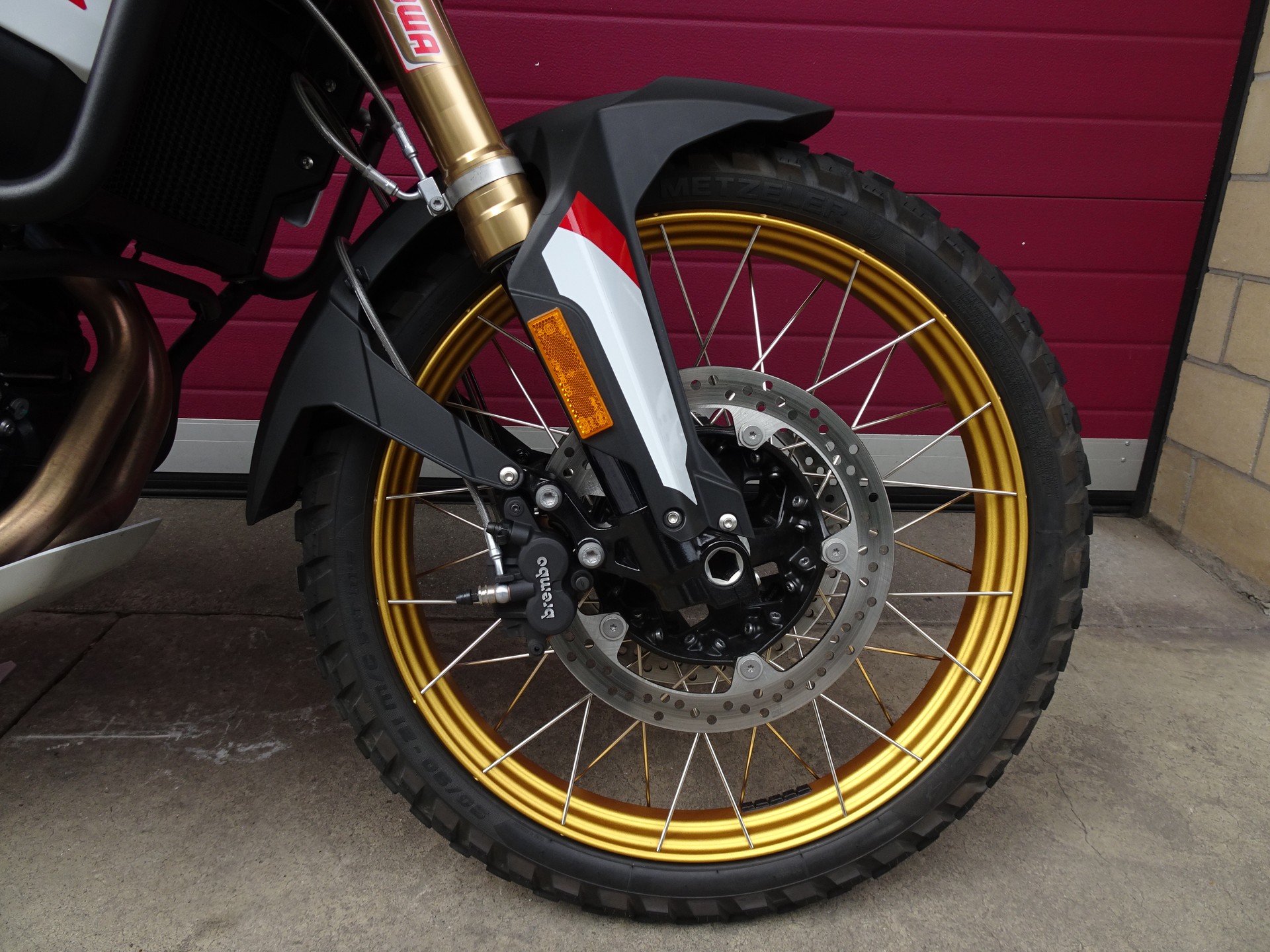 BMW F 900 GS-showroom-element-1