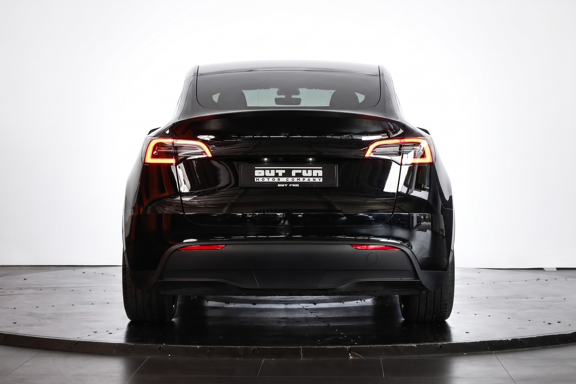TESLA Model Y Performance-showroom-element-2