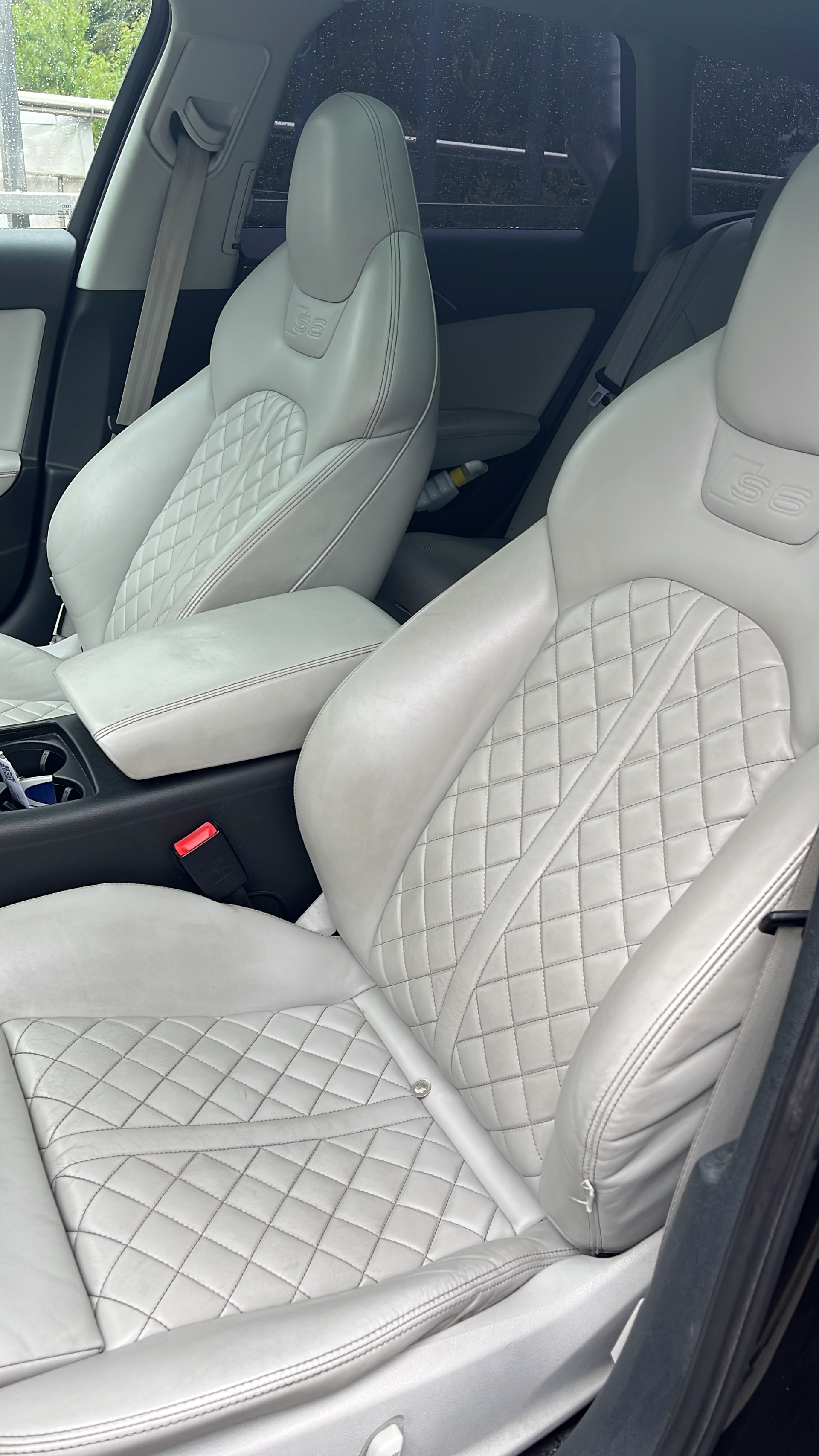AUDI 4.0 V8 TFSI quattro S-Tronic-image-2