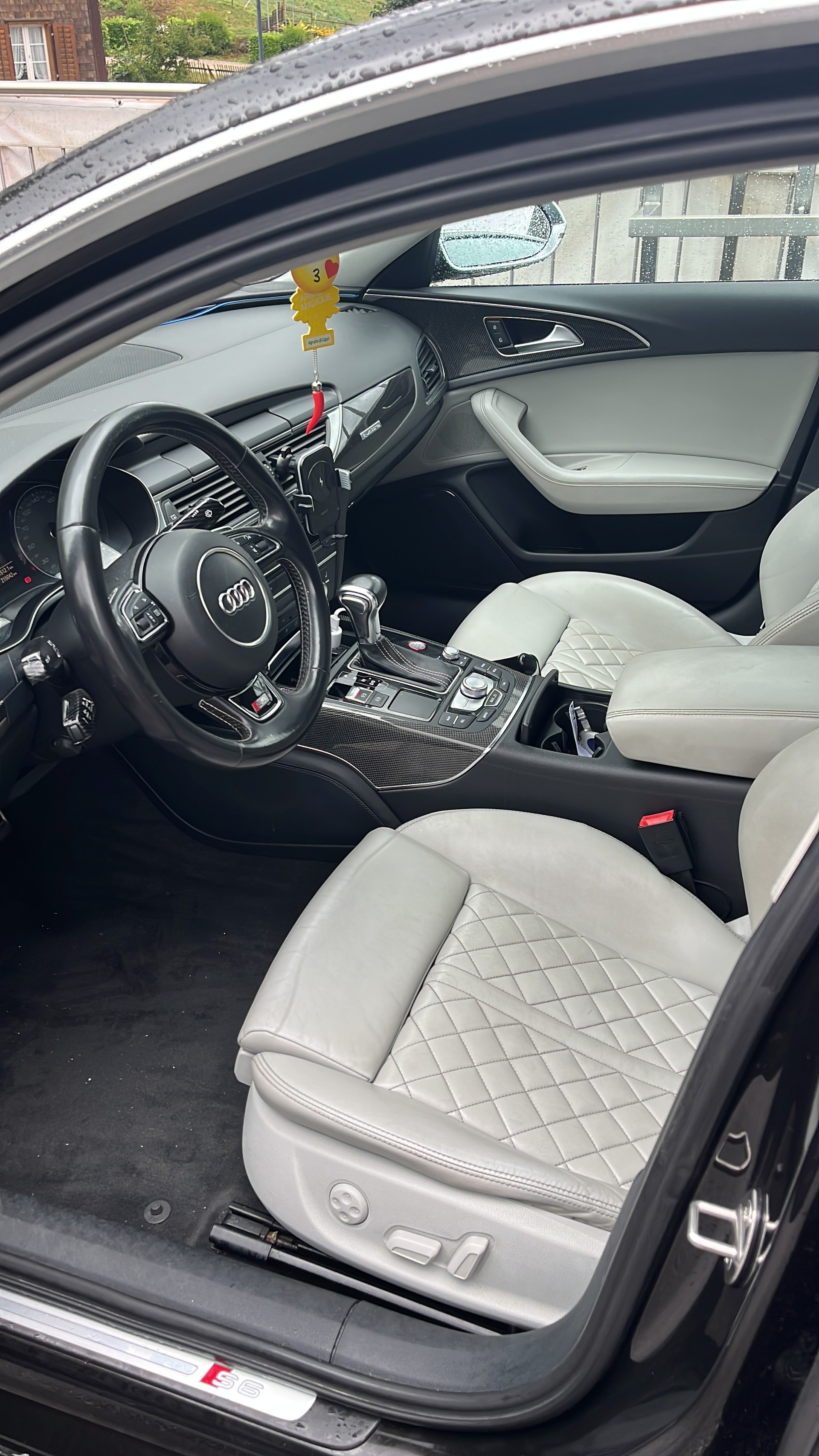 AUDI 4.0 V8 TFSI quattro S-Tronic-image-1