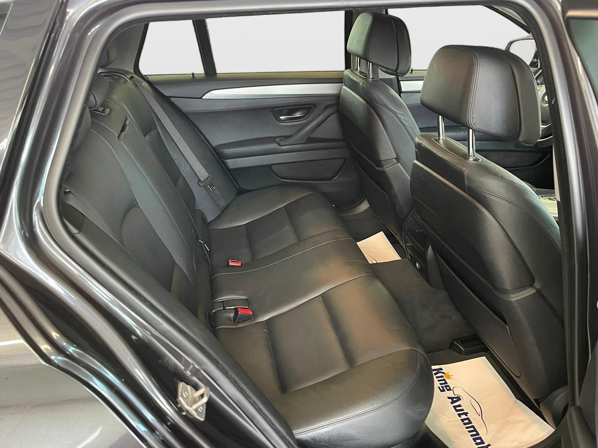 BMW 528i Touring xDrive Luxury Line Steptronic | CH-Auto | Frisch MFK | AHK 2t. | Navi | HUD | RF-Kamera-image-9