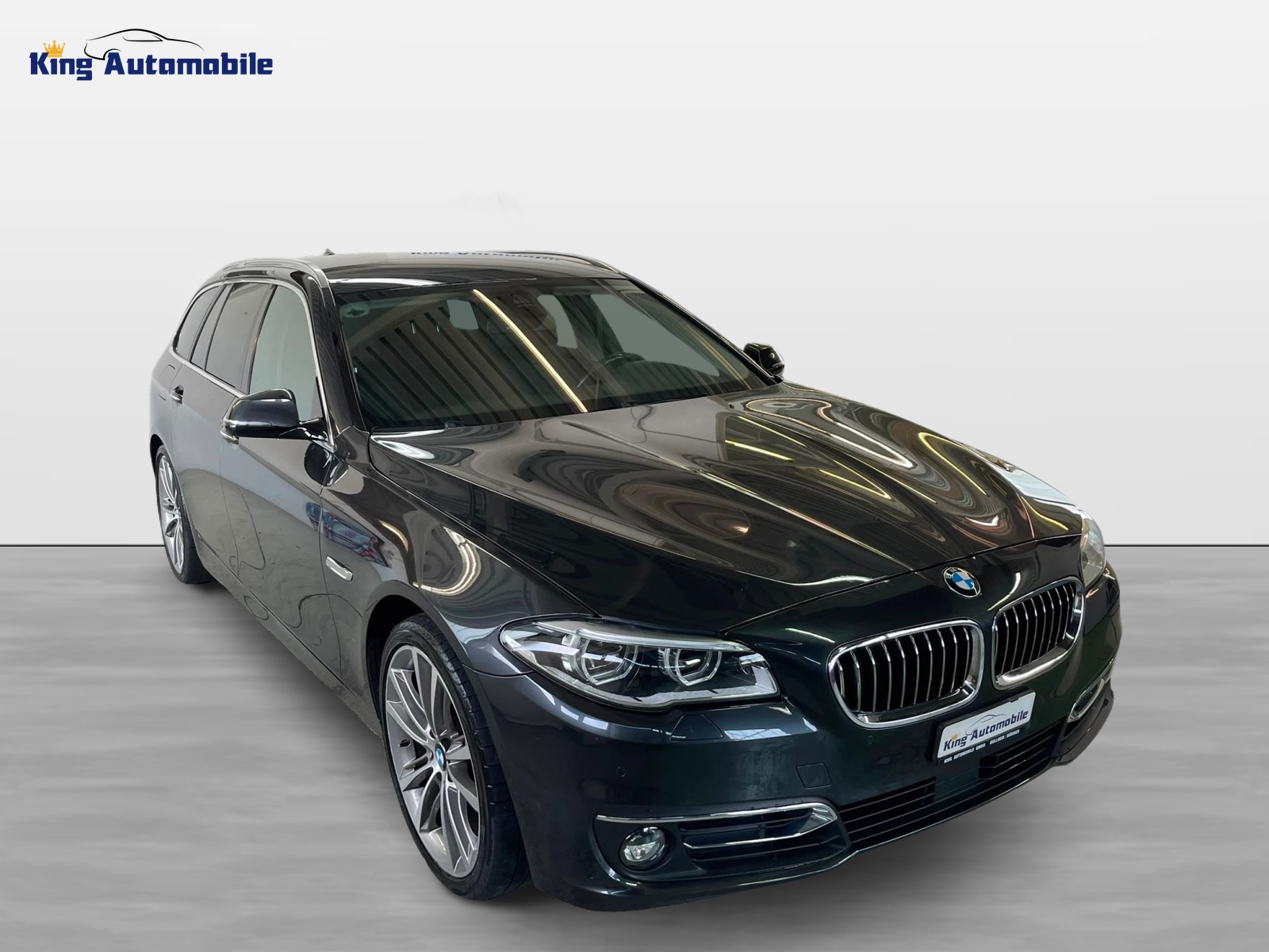 BMW 528i Touring xDrive Luxury Line Steptronic | CH-Auto | Frisch MFK | AHK 2t. | Navi | HUD | RF-Kamera-image-0