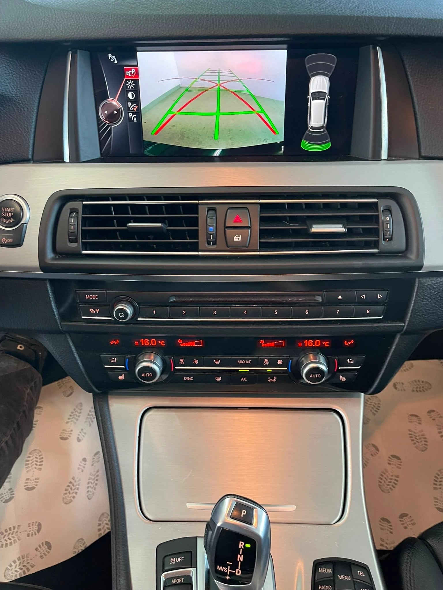 BMW 528i Touring xDrive Luxury Line Steptronic | CH-Auto | Frisch MFK | AHK 2t. | Navi | HUD | RF-Kamera-image-12