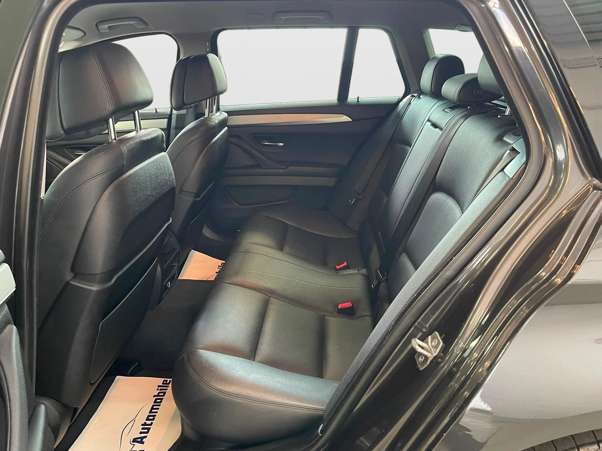 BMW 528i Touring xDrive Luxury Line Steptronic | CH-Auto | Frisch MFK | AHK 2t. | Navi | HUD | RF-Kamera-image-10