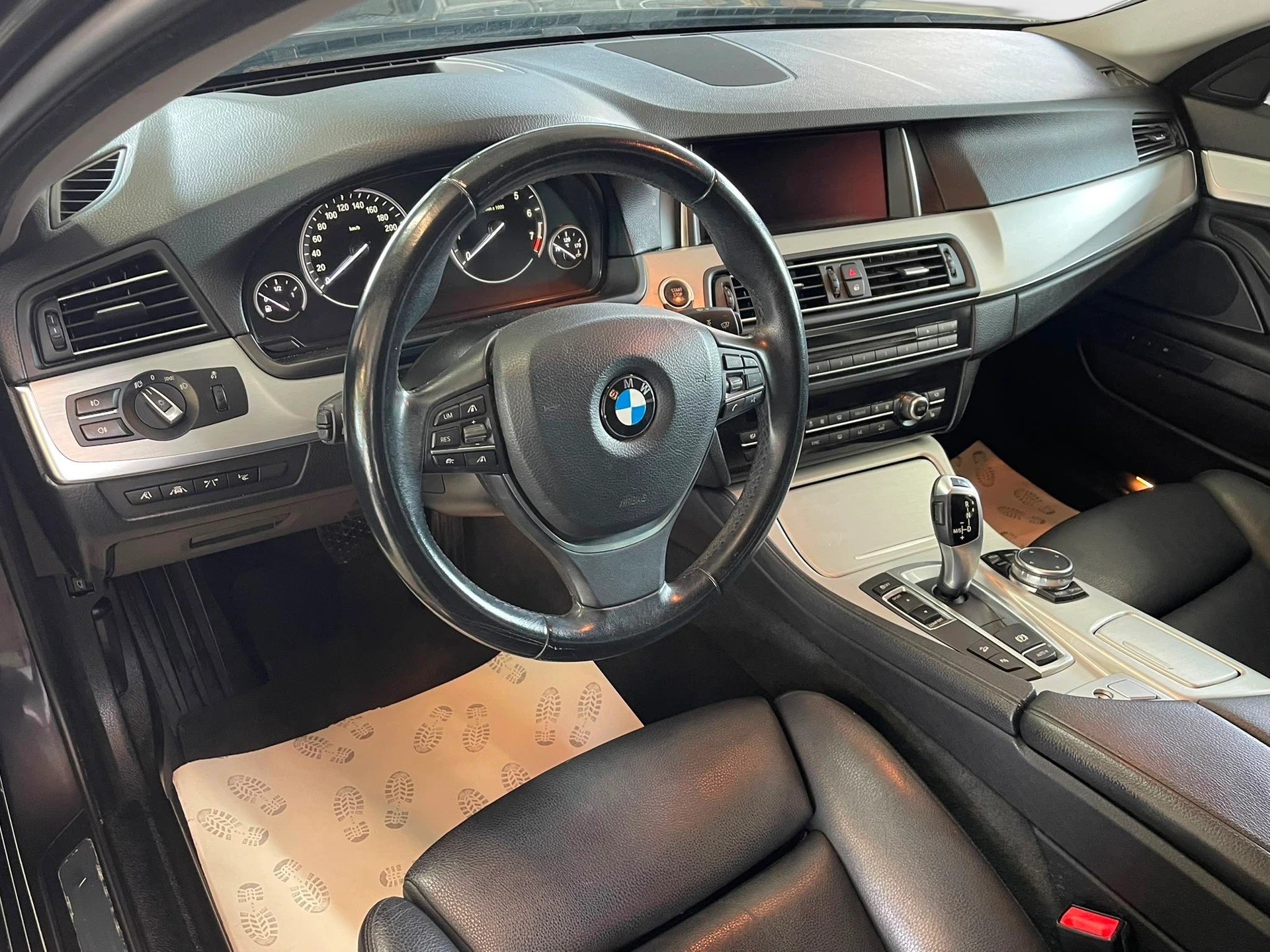 BMW 528i Touring xDrive Luxury Line Steptronic | CH-Auto | Frisch MFK | AHK 2t. | Navi | HUD | RF-Kamera-image-7
