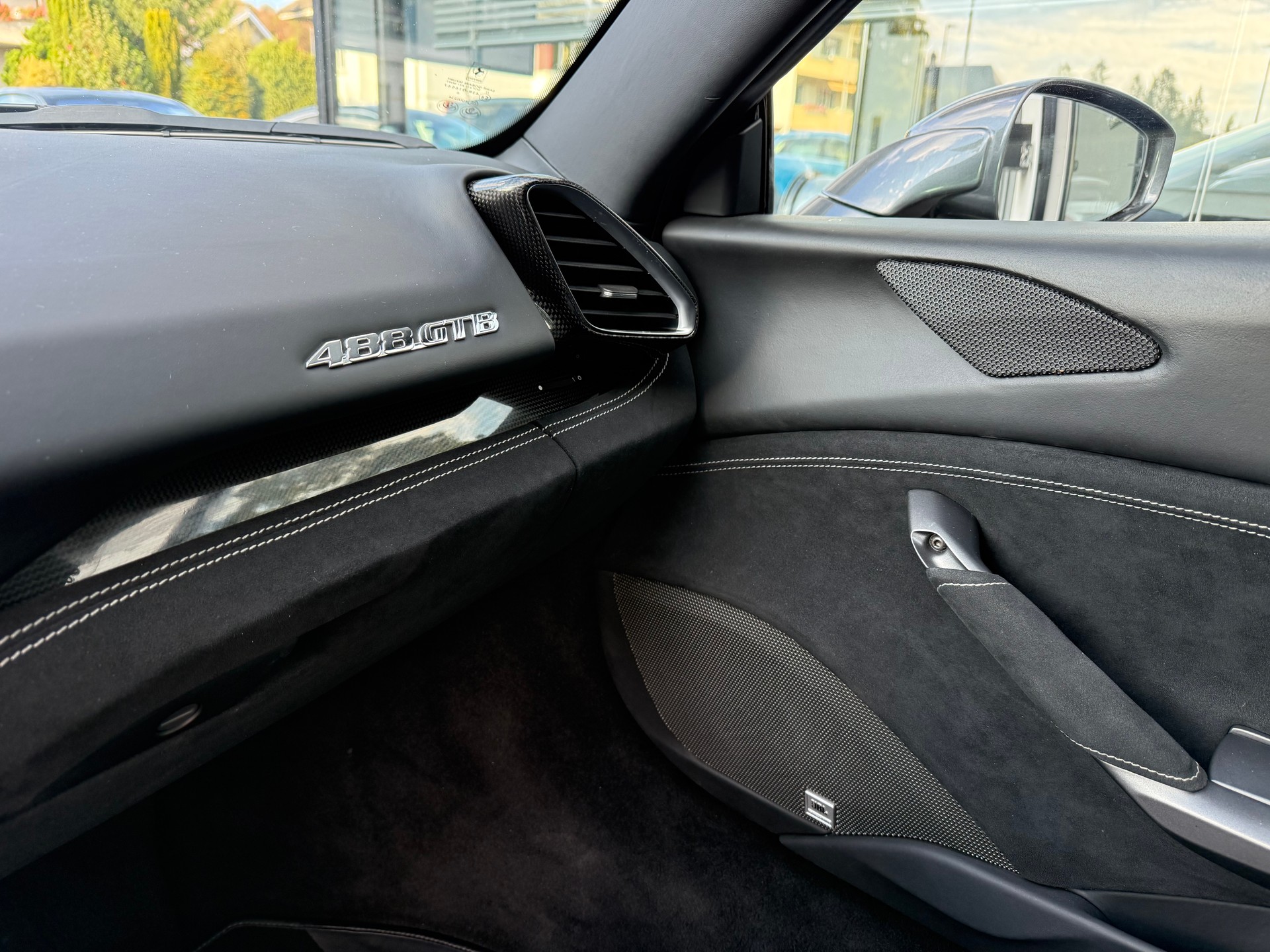 FERRARI 488 GTB 3.9 V8-image-15