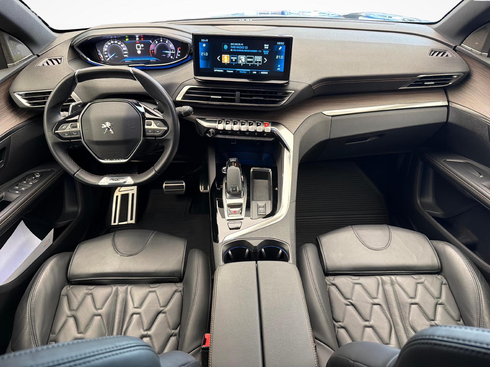 PEUGEOT 5008 1.6 PureTech GT Pack-image-8