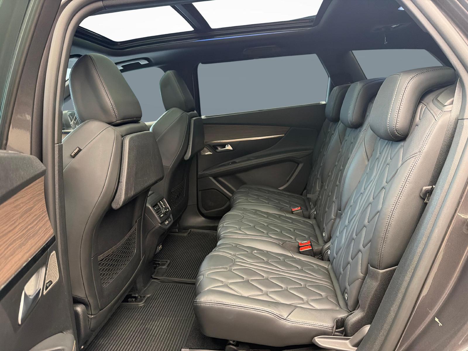 PEUGEOT 5008 1.6 PureTech GT Pack-image-10
