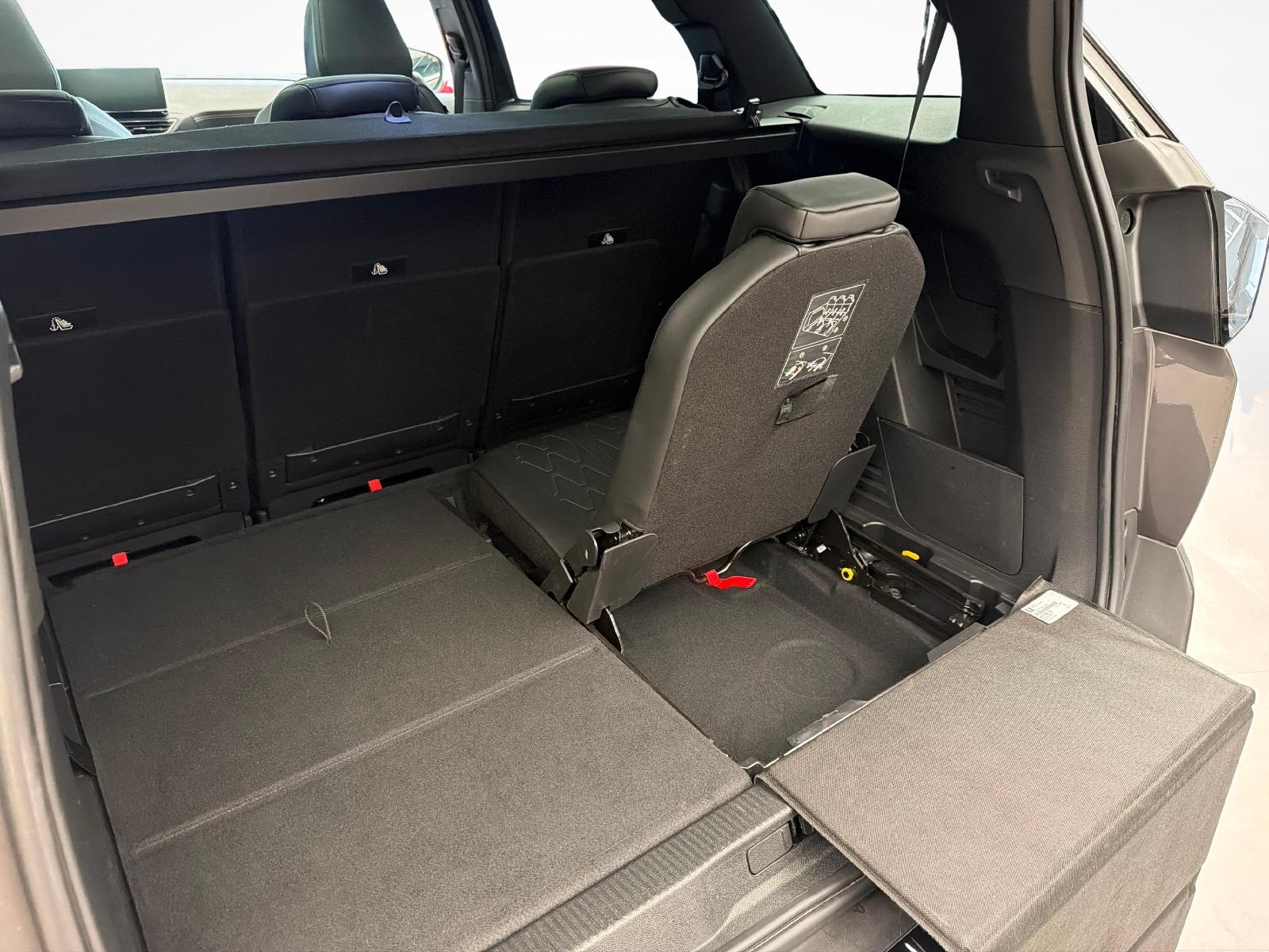 PEUGEOT 5008 1.6 PureTech GT Pack-image-12