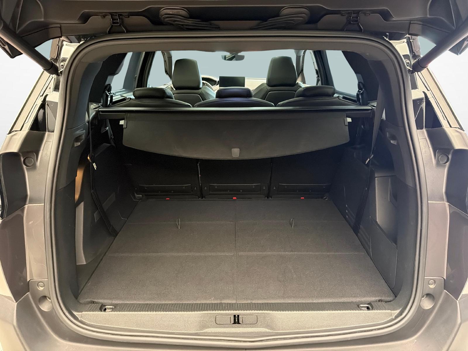 PEUGEOT 5008 1.6 PureTech GT Pack-image-11