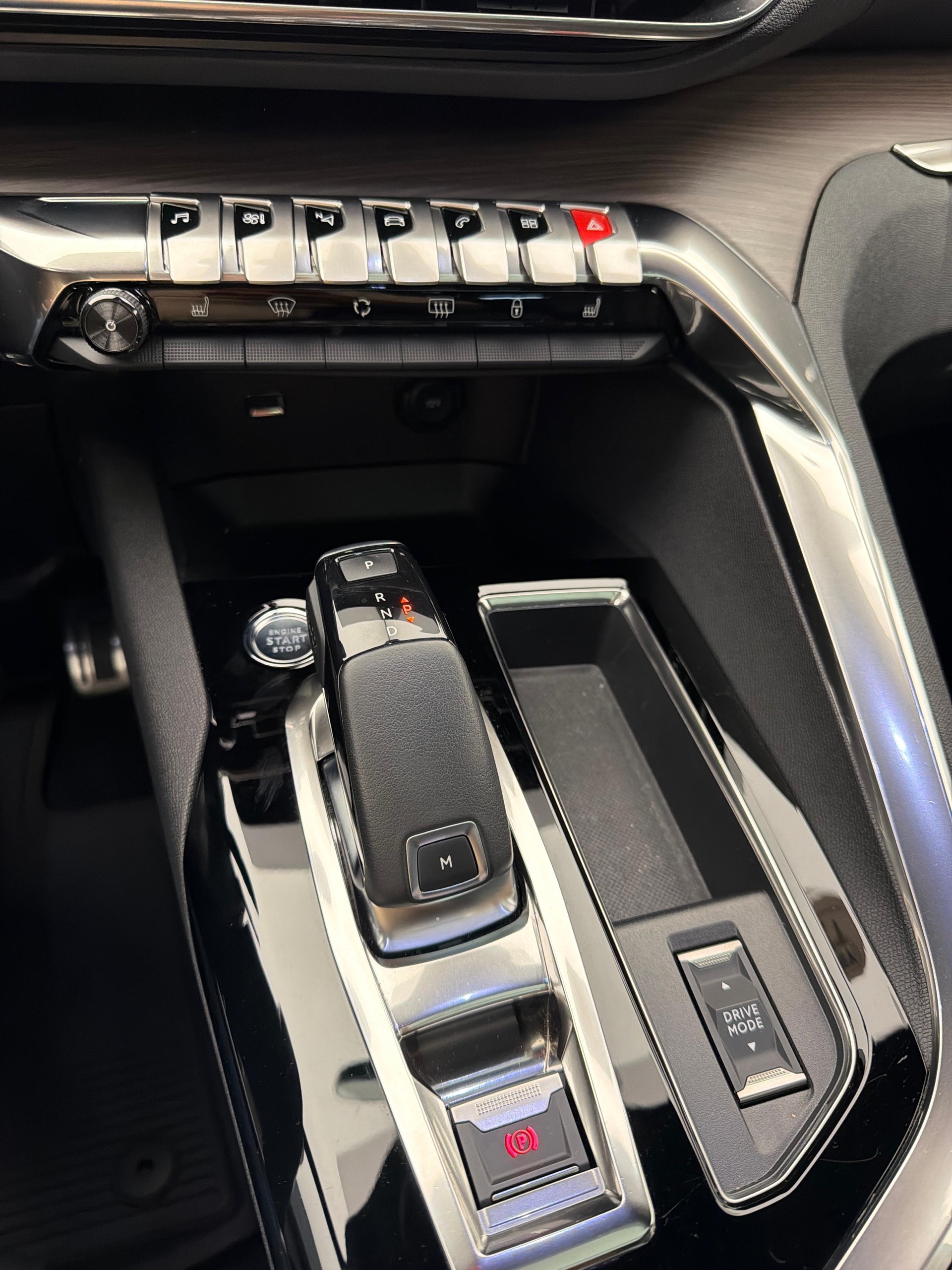 PEUGEOT 5008 1.6 PureTech GT Pack-image-15