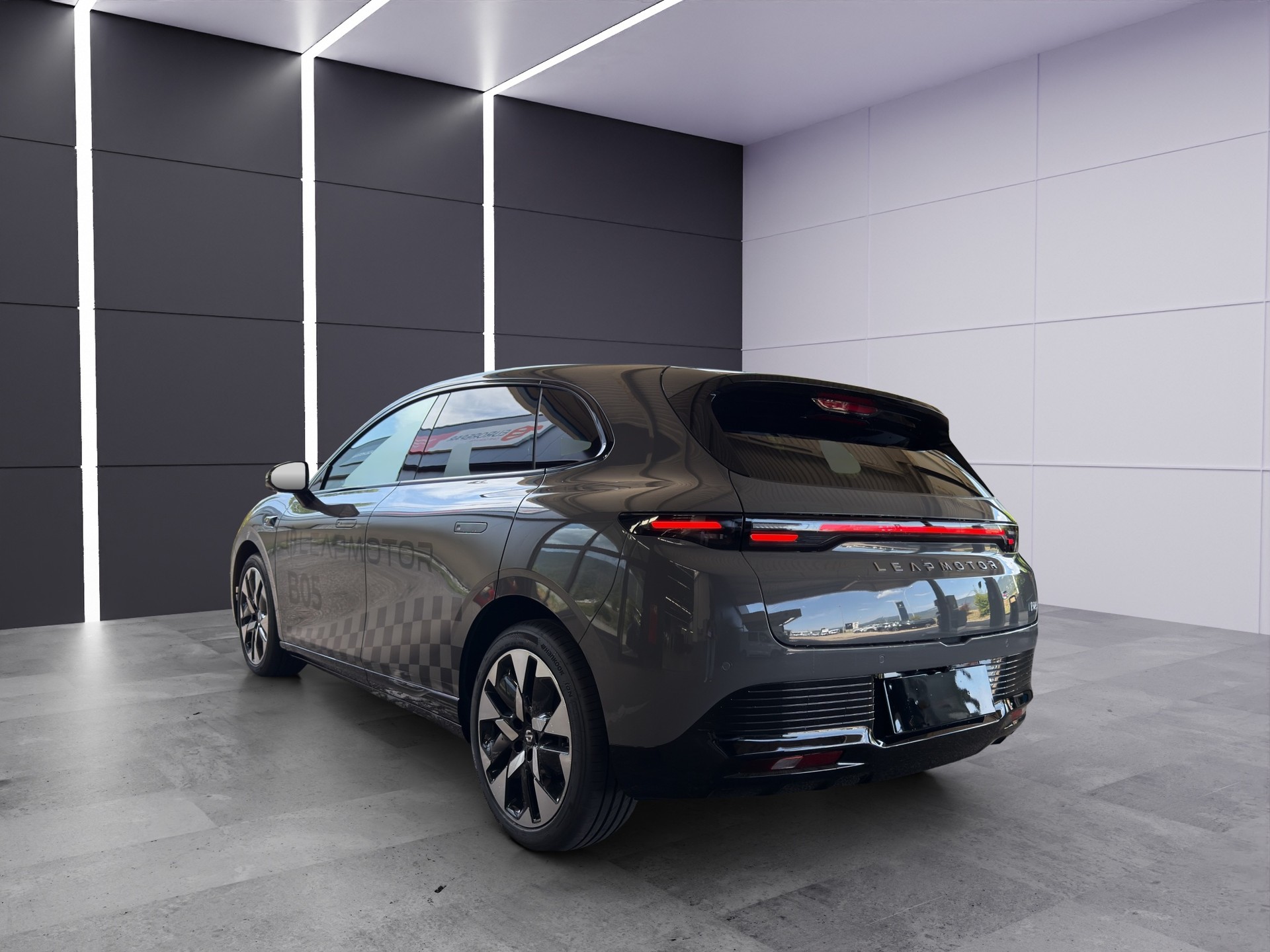 LEAPMOTOR B05 EV-image-2