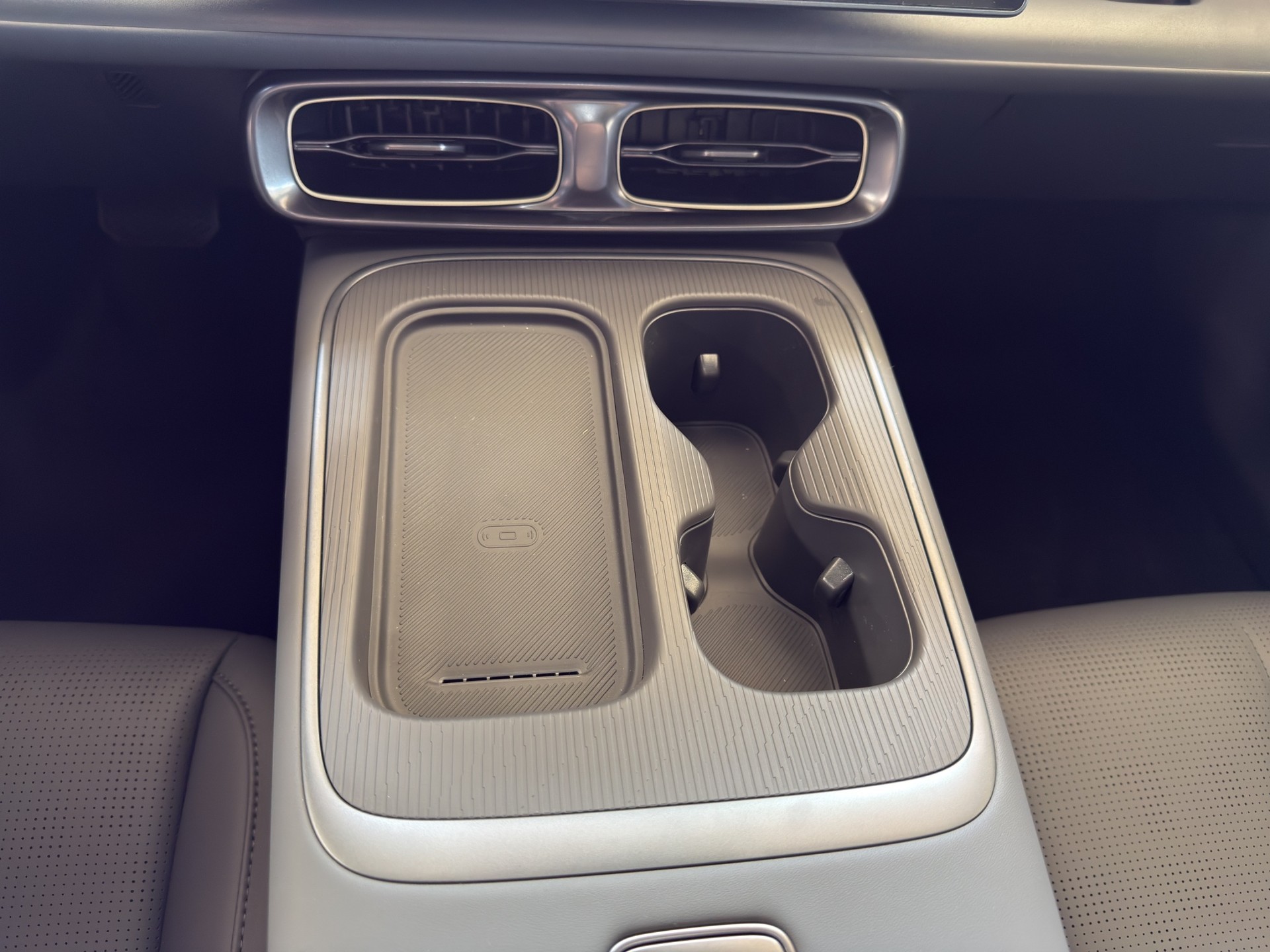 LEAPMOTOR B05 EV-image-9