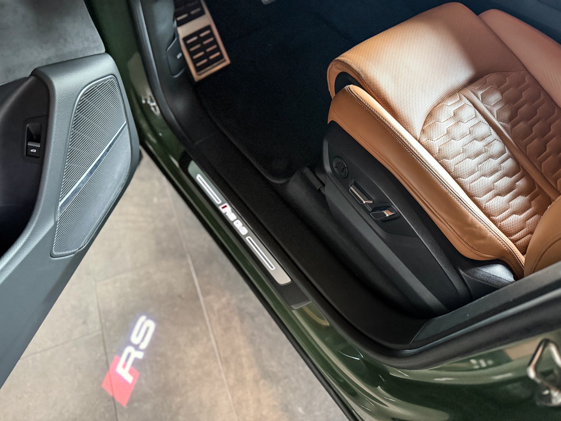 AUDI RSQ8 quattro tiptronic* Audi Exclusive*-image-8