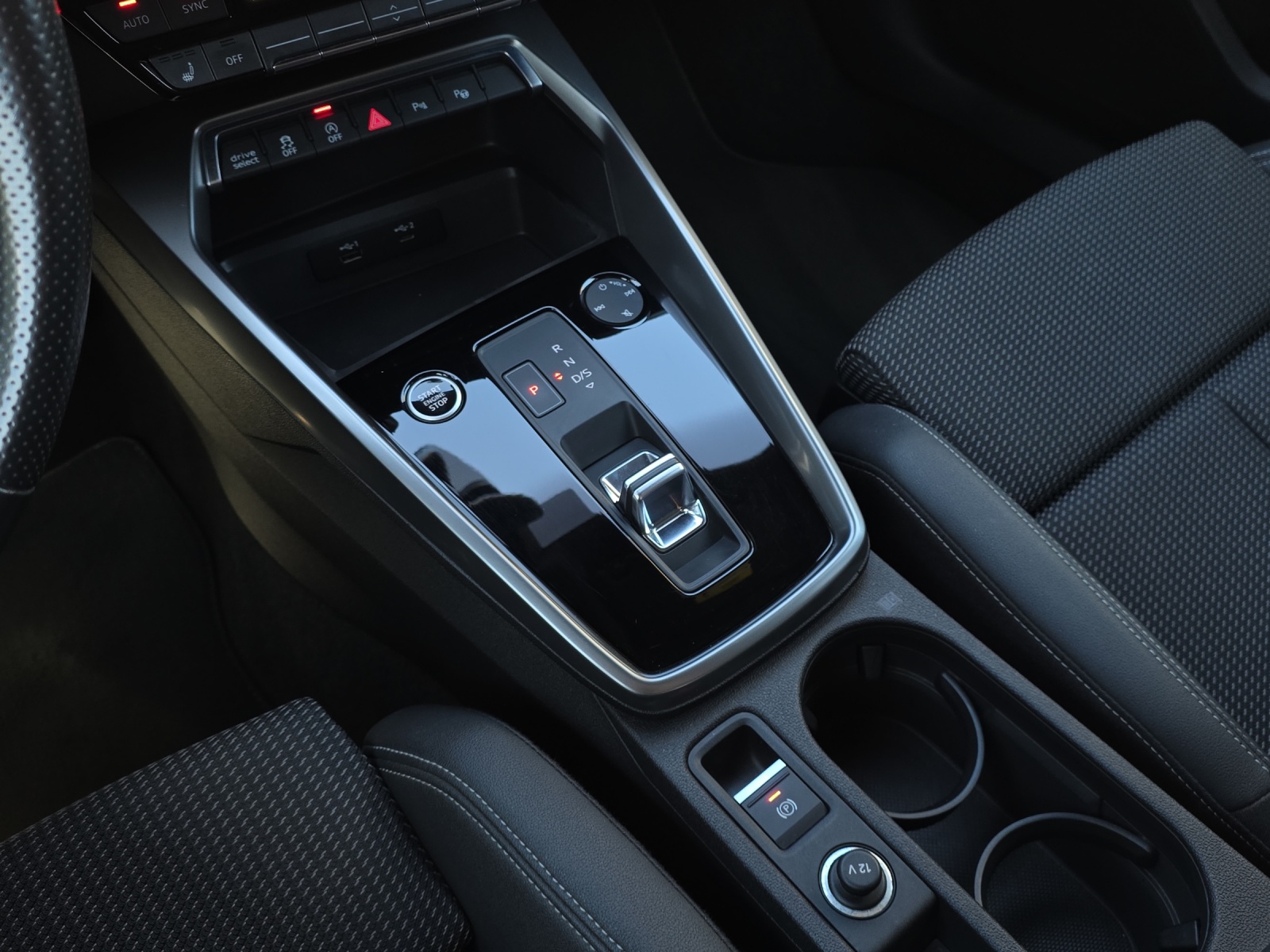 AUDI A3 Sportback 35 TDI S line S-tronic-image-11