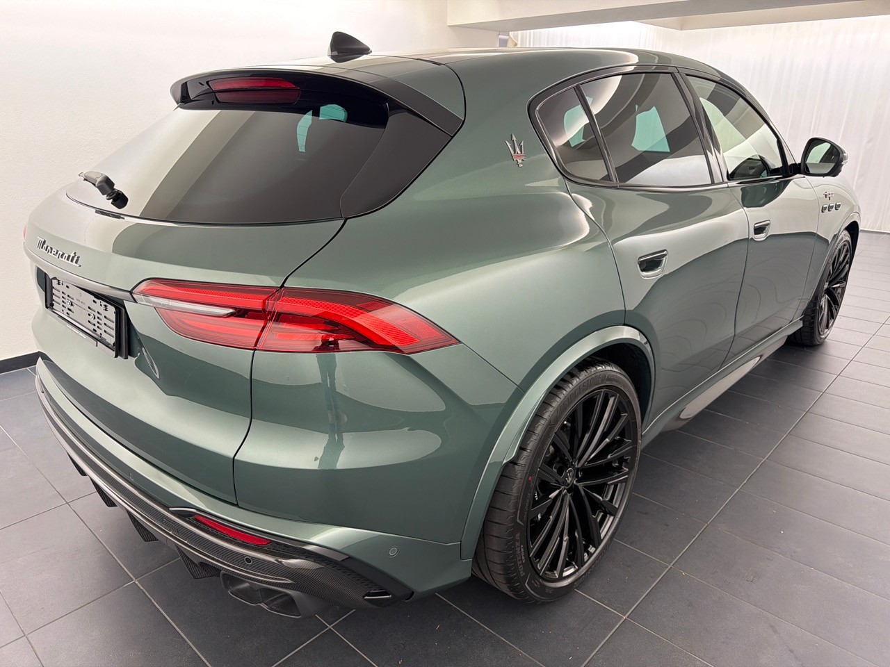 MASERATI Grecale 3.0 Trofeo-showroom-element-2