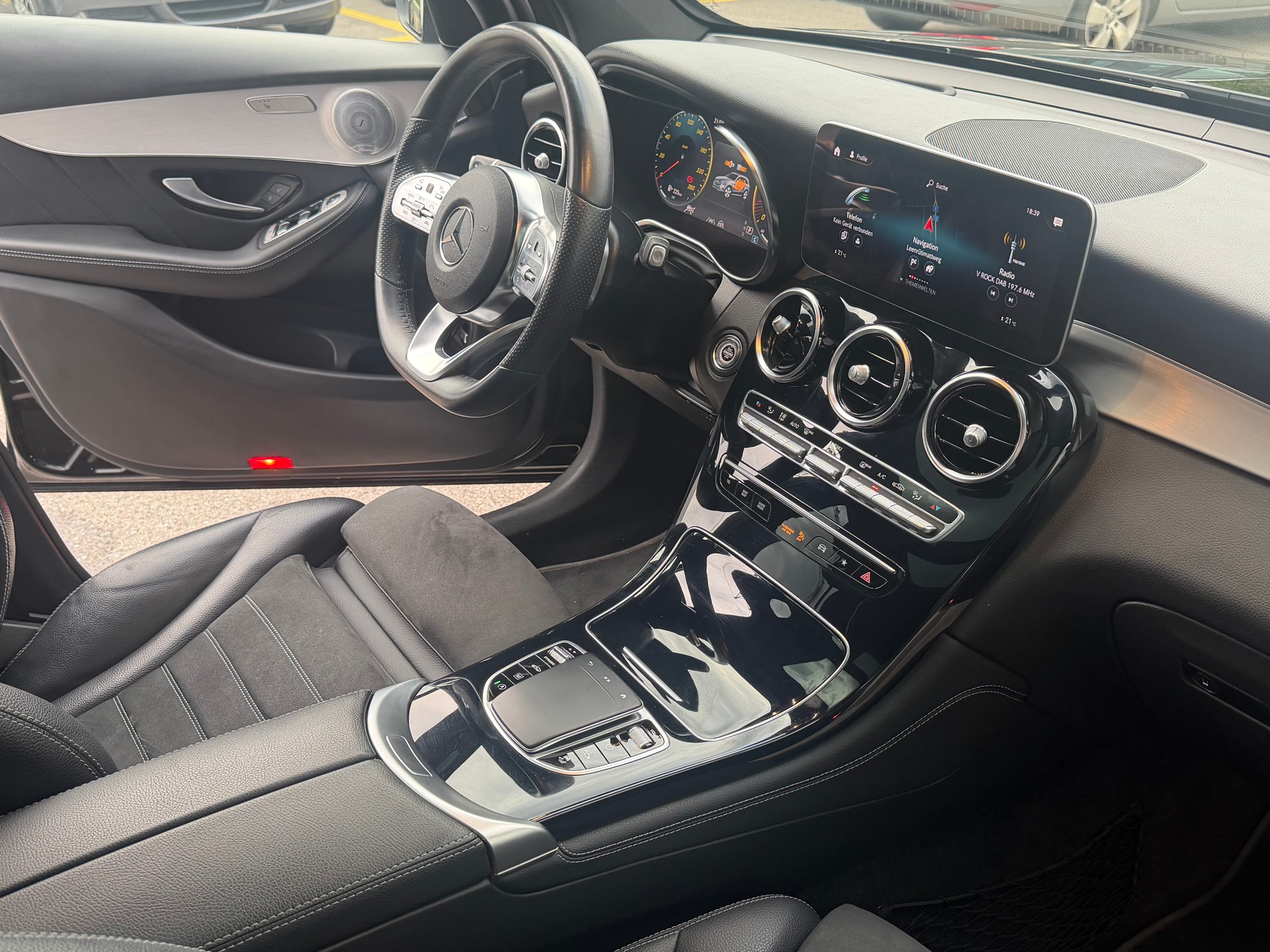 MERCEDES-BENZ GLC 400 d 4Matic AMG Line 9G-Tronic-image-15