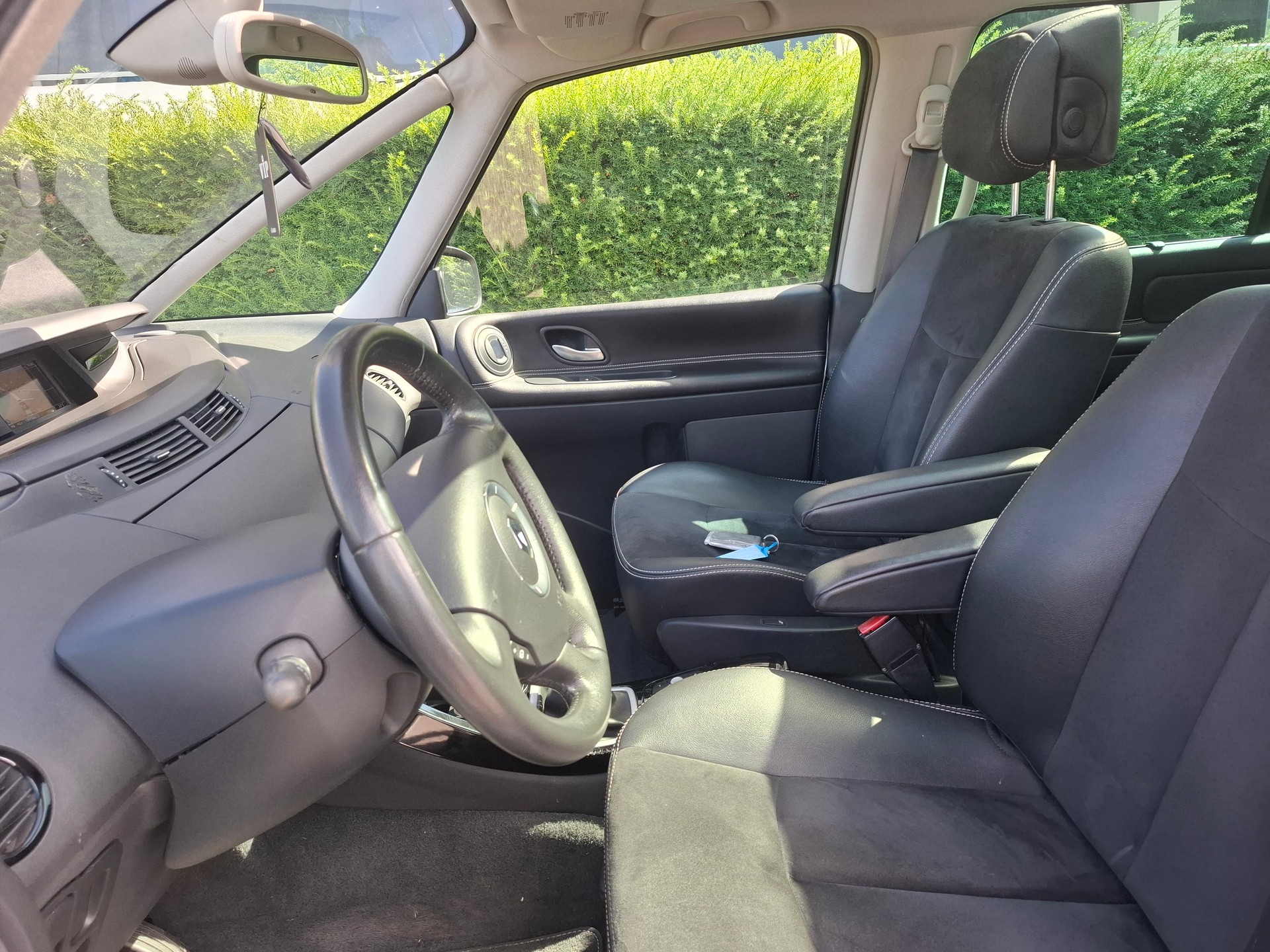 RENAULT Grand Espace 2.0 dCi Dynamique Automatic-image-7