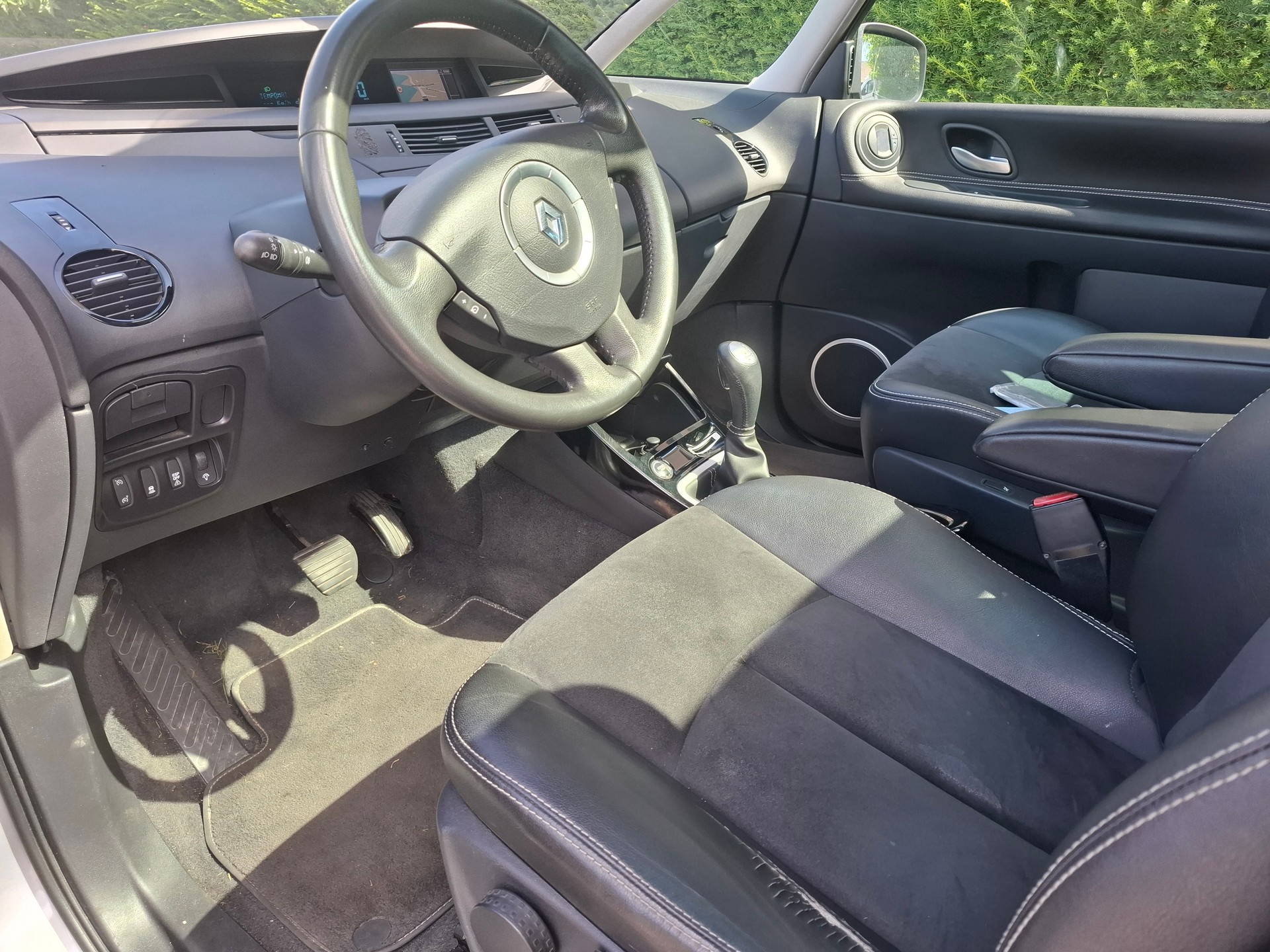 RENAULT Grand Espace 2.0 dCi Dynamique Automatic-image-5