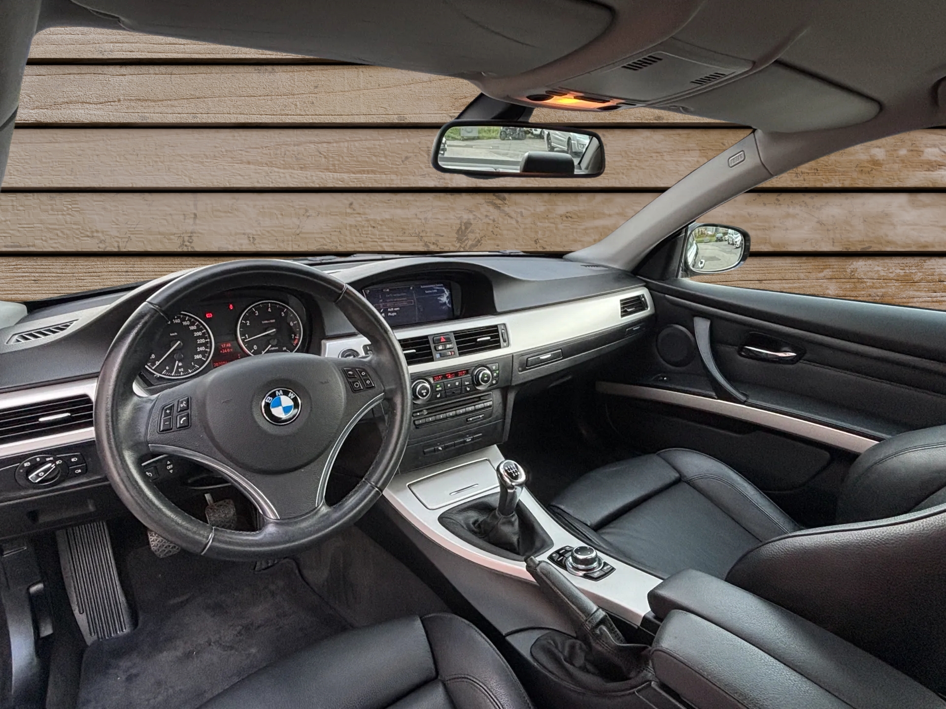 BMW 320i Coupé-image-7
