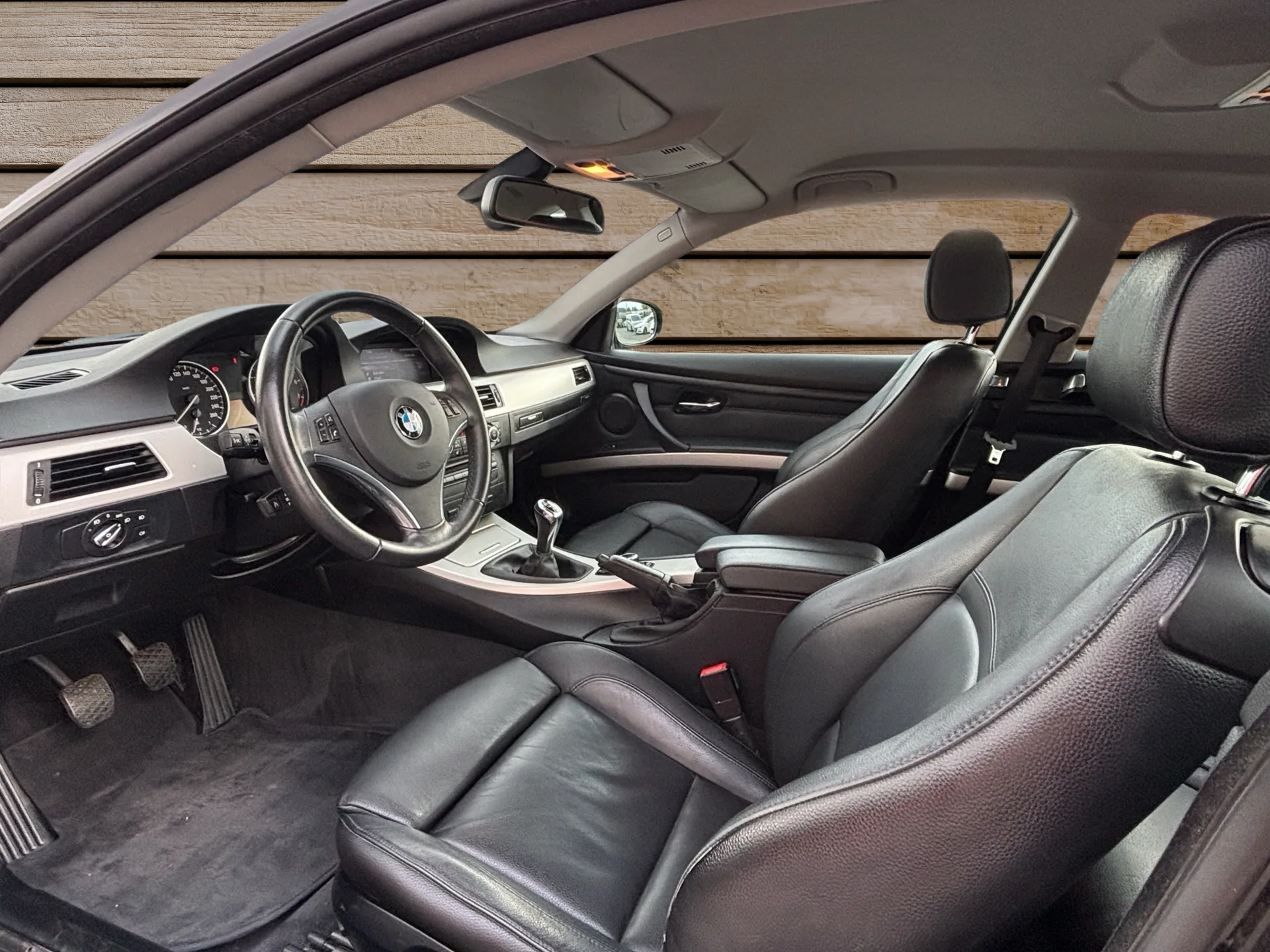 BMW 320i Coupé-image-5