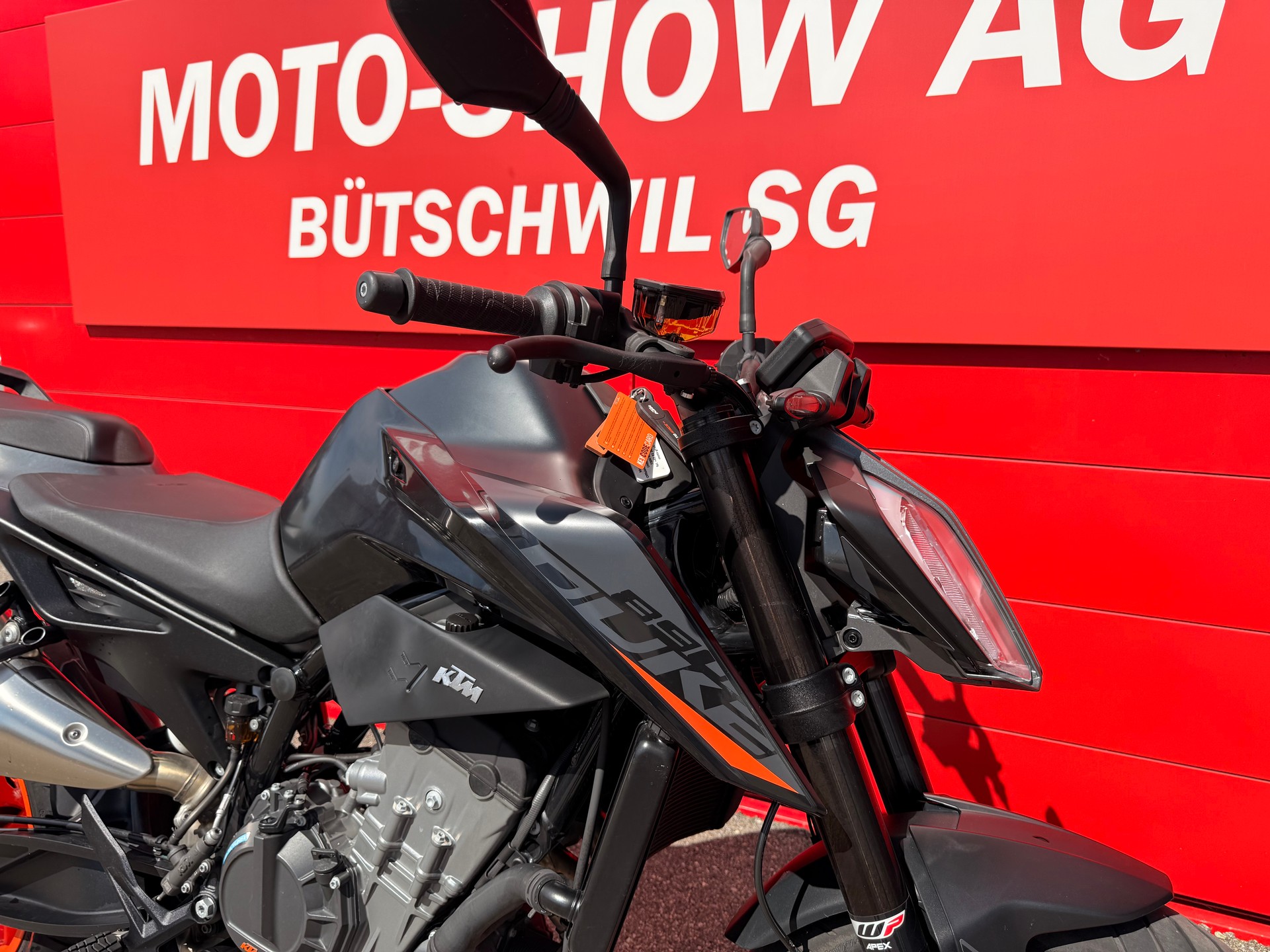 KTM 890 Duke L-showroom-element-3