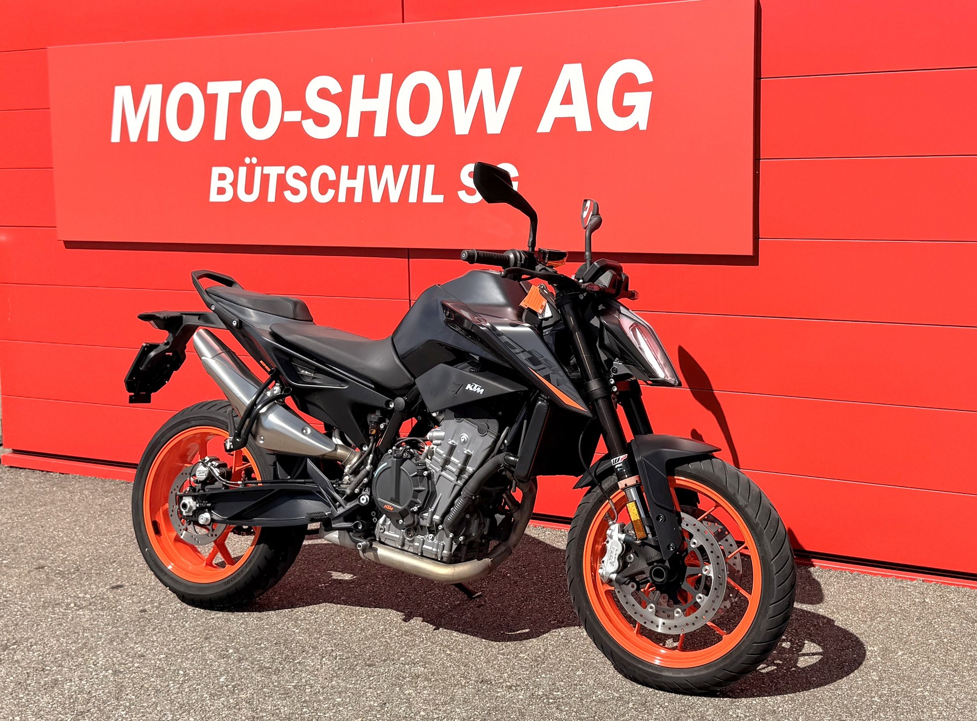KTM 890 Duke L-showroom-element-1