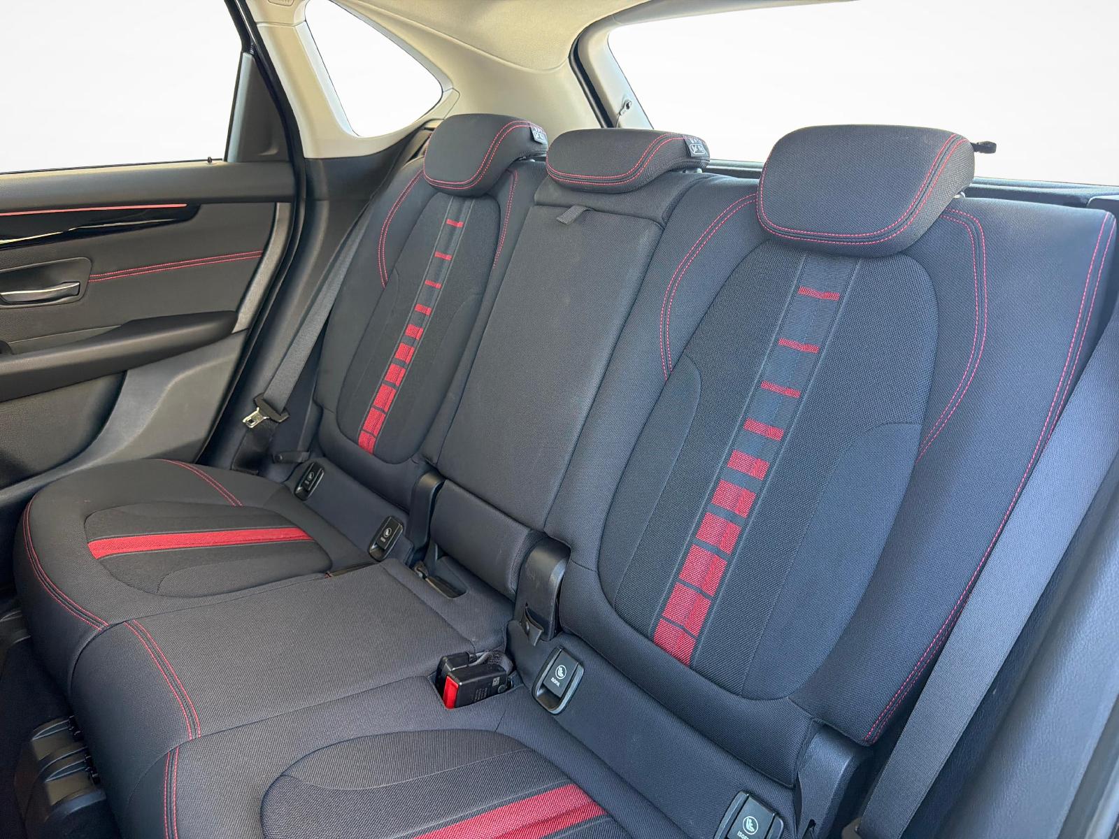 BMW 225i xDrive SAG Active Tourer-image-19