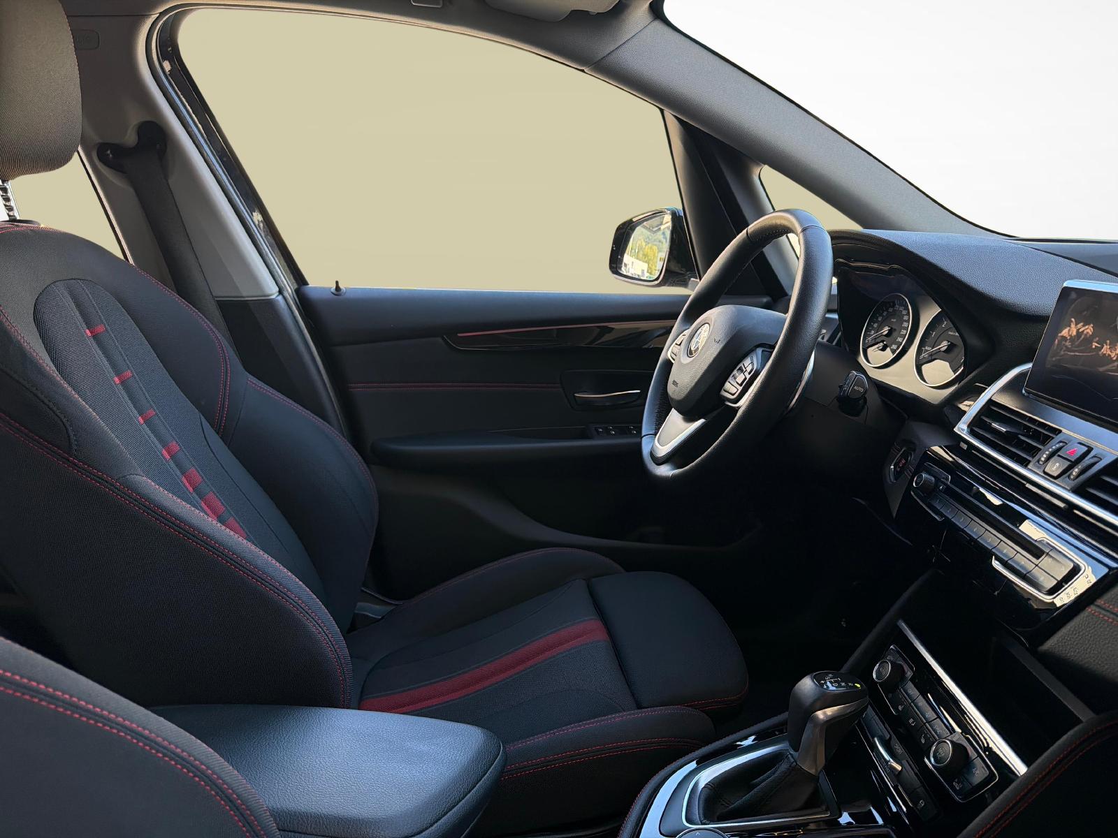 BMW 225i xDrive SAG Active Tourer-image-17