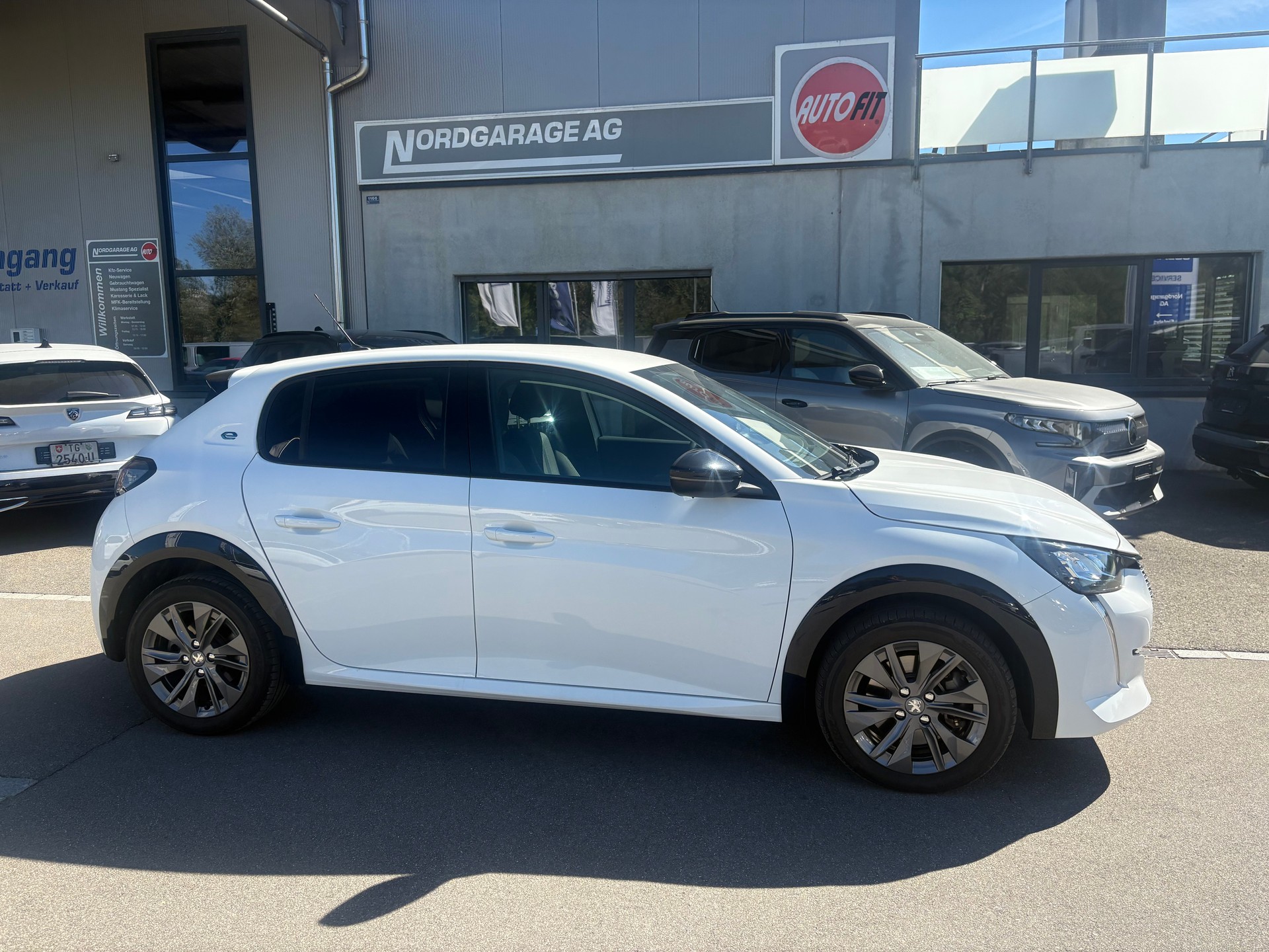 PEUGEOT 208 e-Allure Pack-image-1