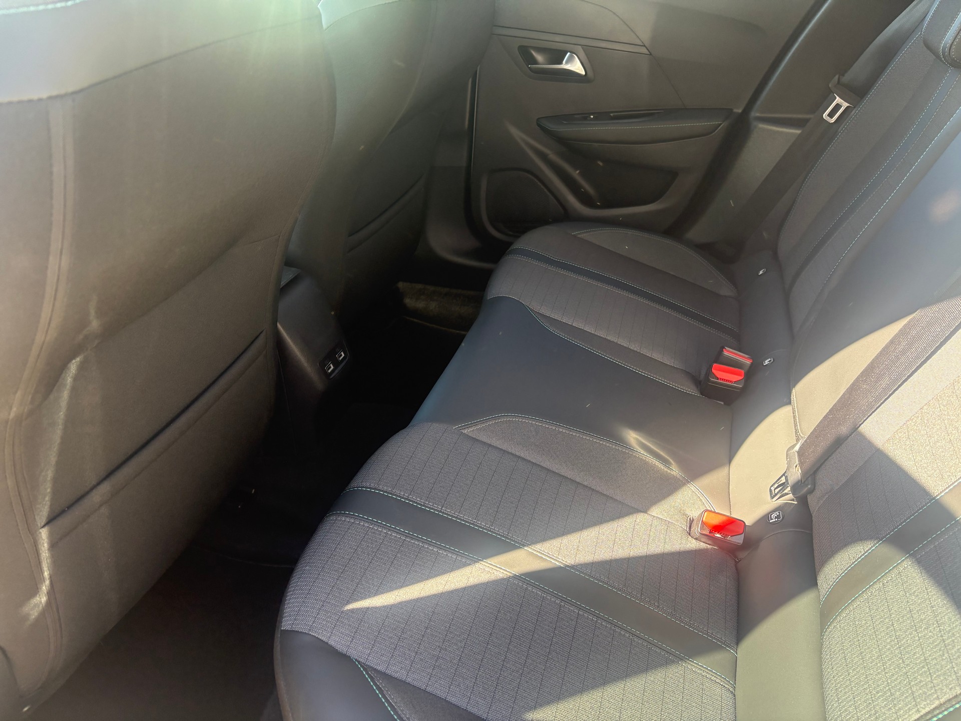 PEUGEOT 208 e-Allure Pack-image-5